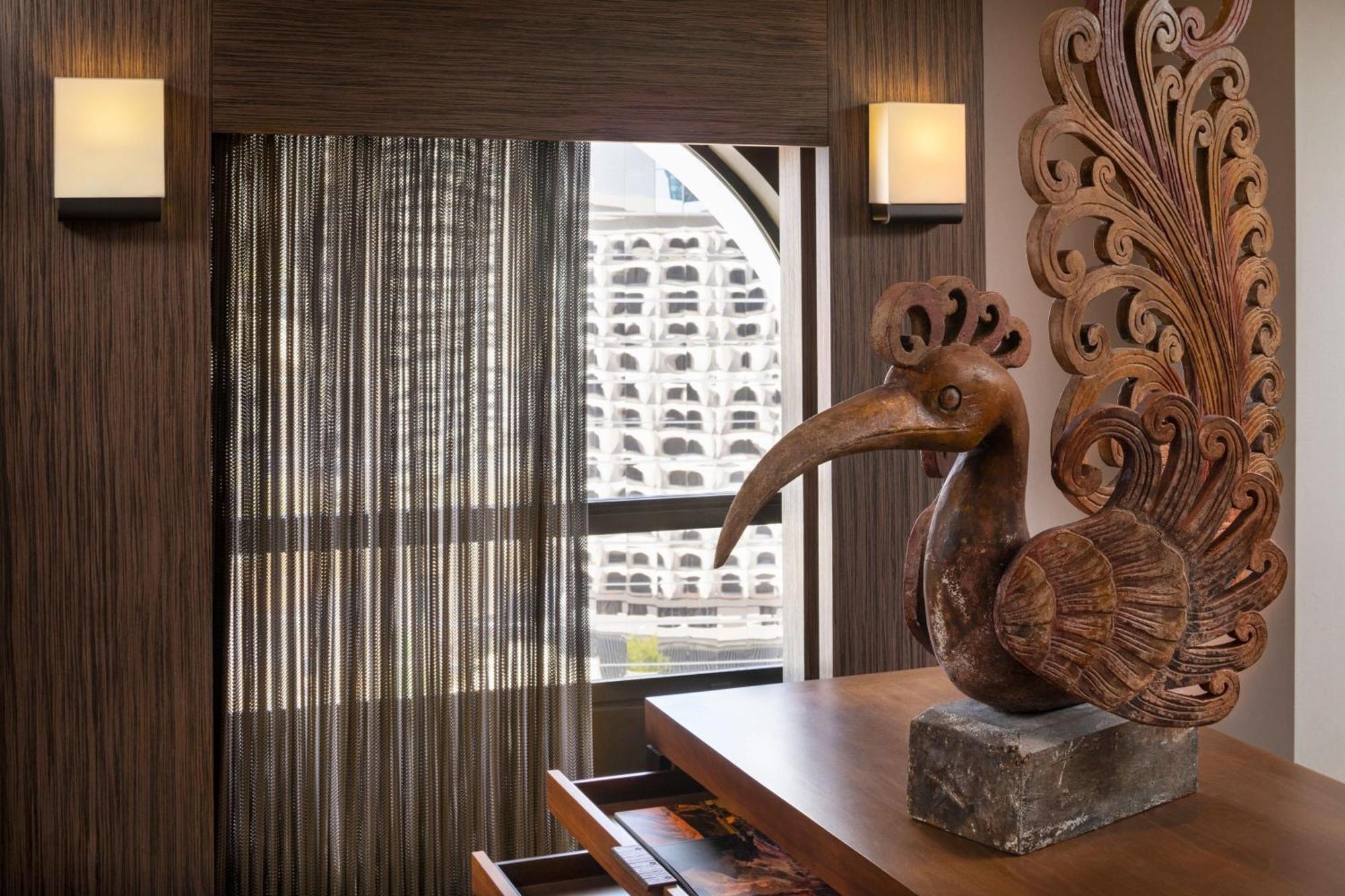 Renaissance Downtown 5*