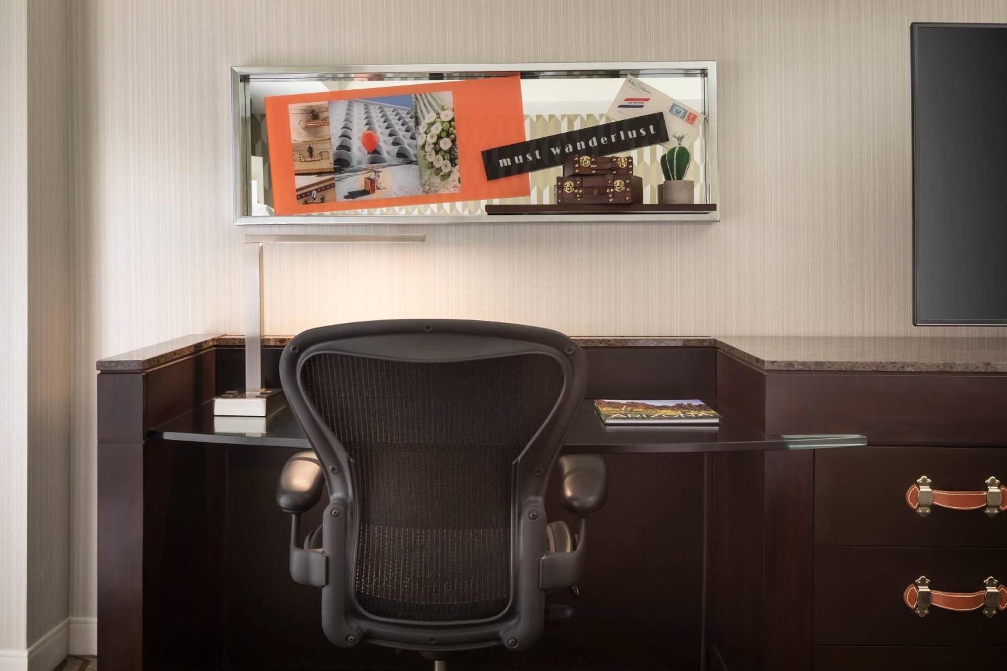 Renaissance Downtown Hotel 5*