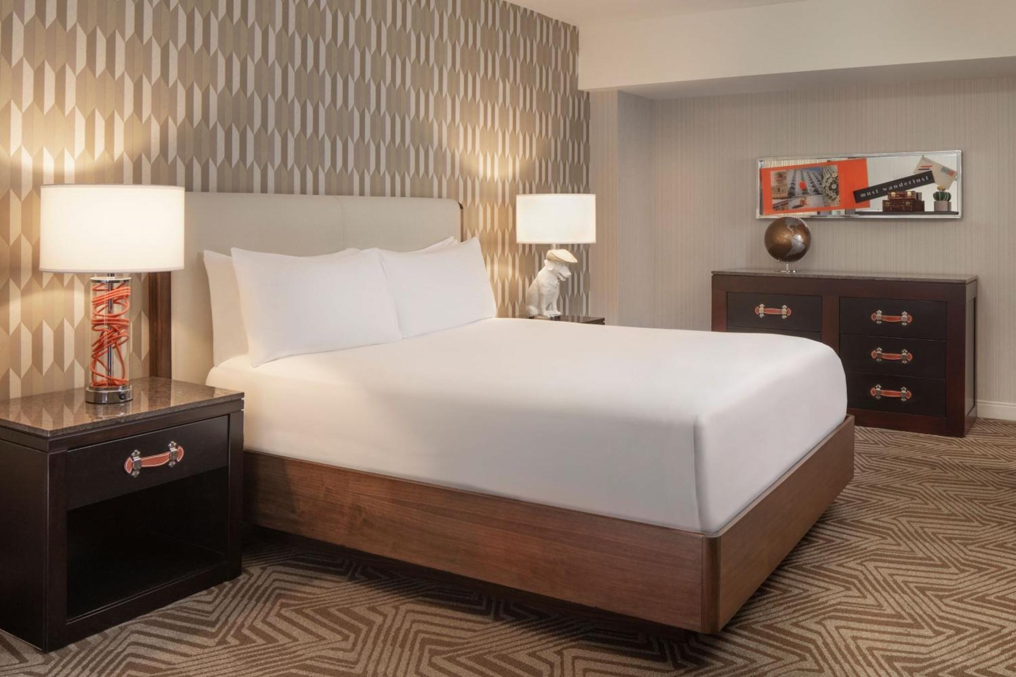 Renaissance Downtown Hotel 5*