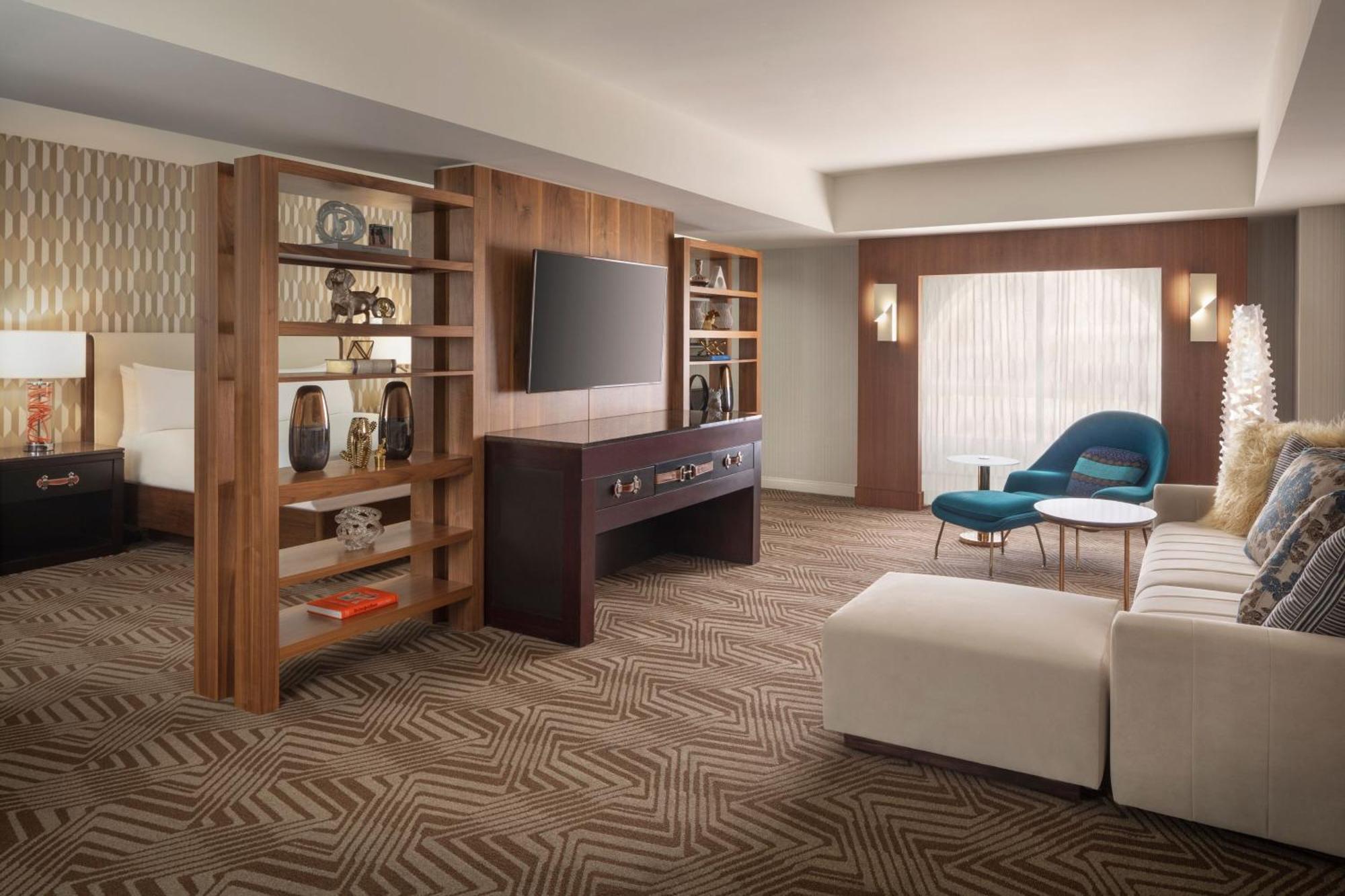 Hotel Renaissance Downtown 5*