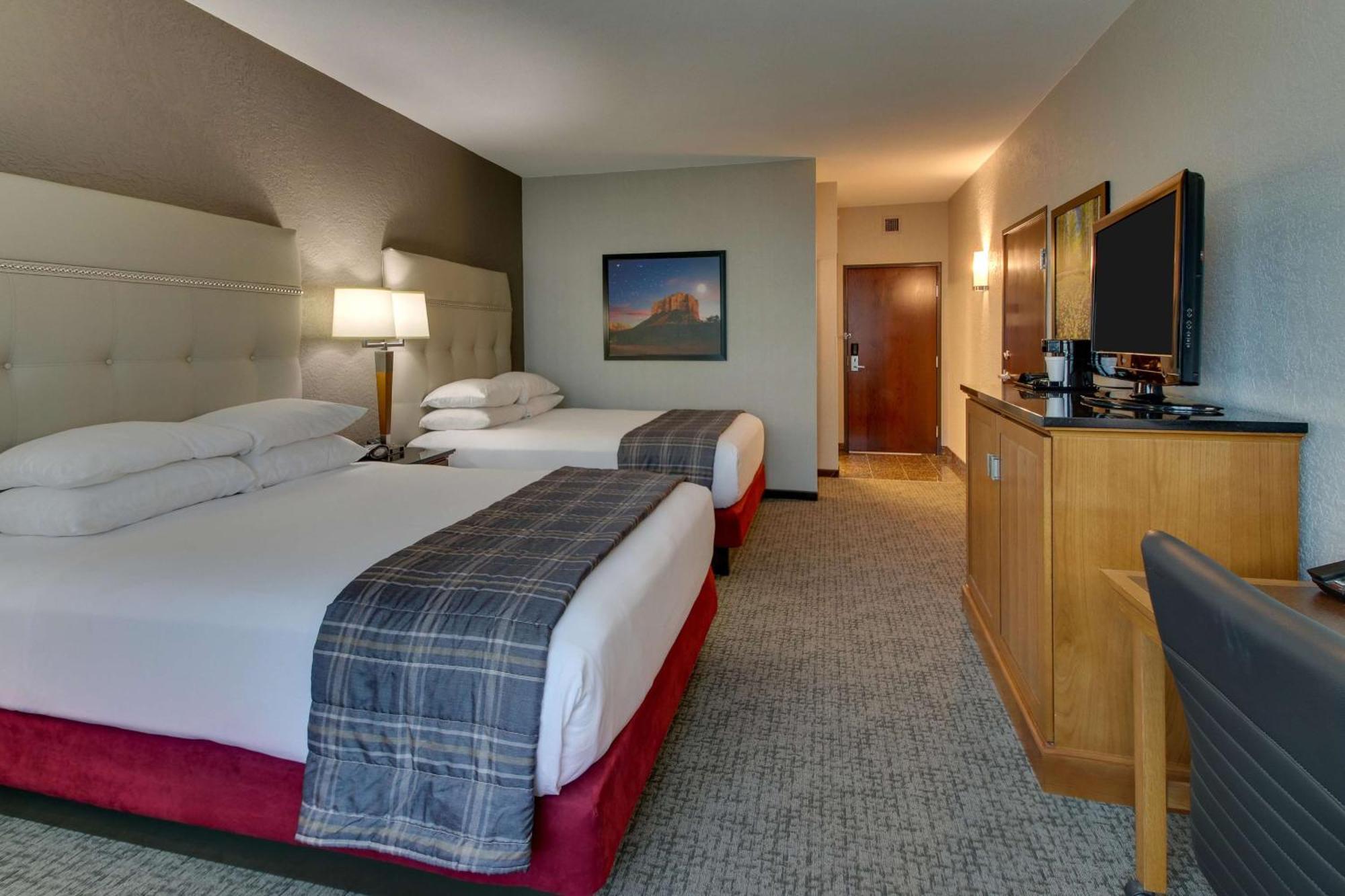 Hotel Drury & Happy Valley