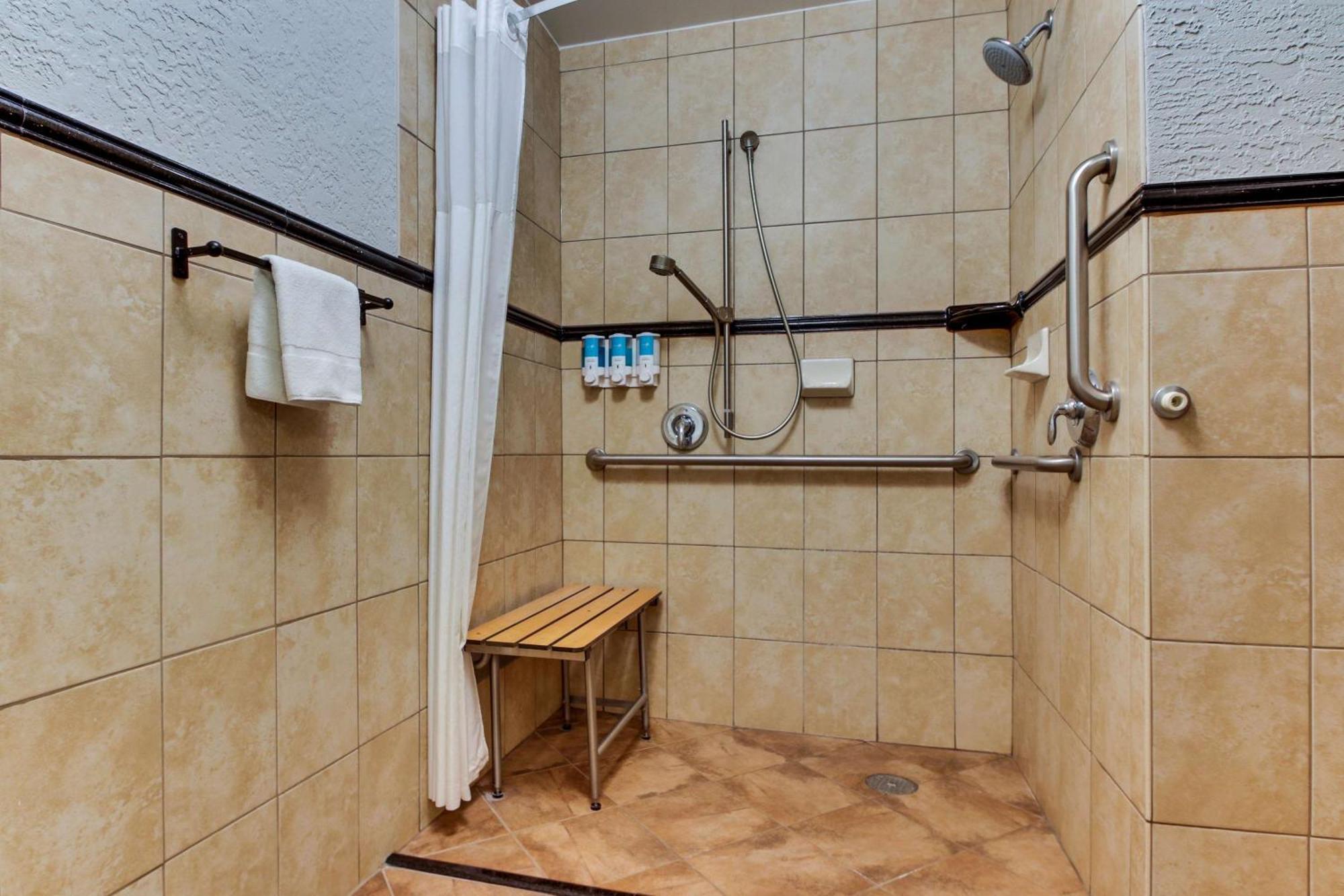 Drury & Happy Valley Hotel 3*