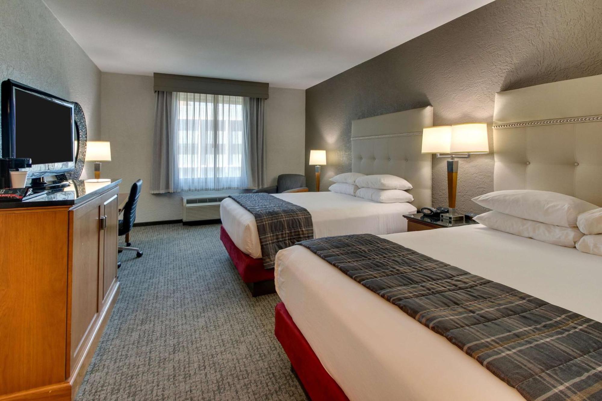 Hotel Drury & Happy Valley Phoenix