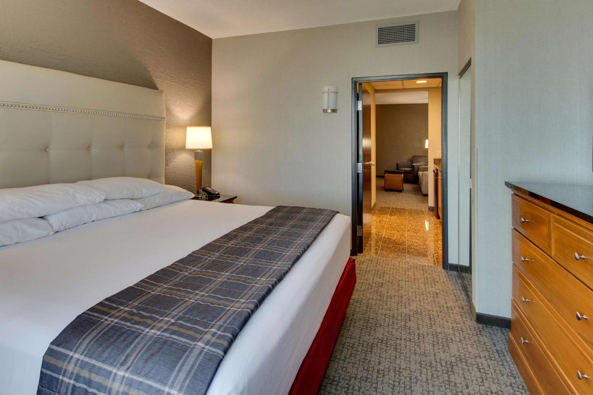 Hotel Drury & Happy Valley