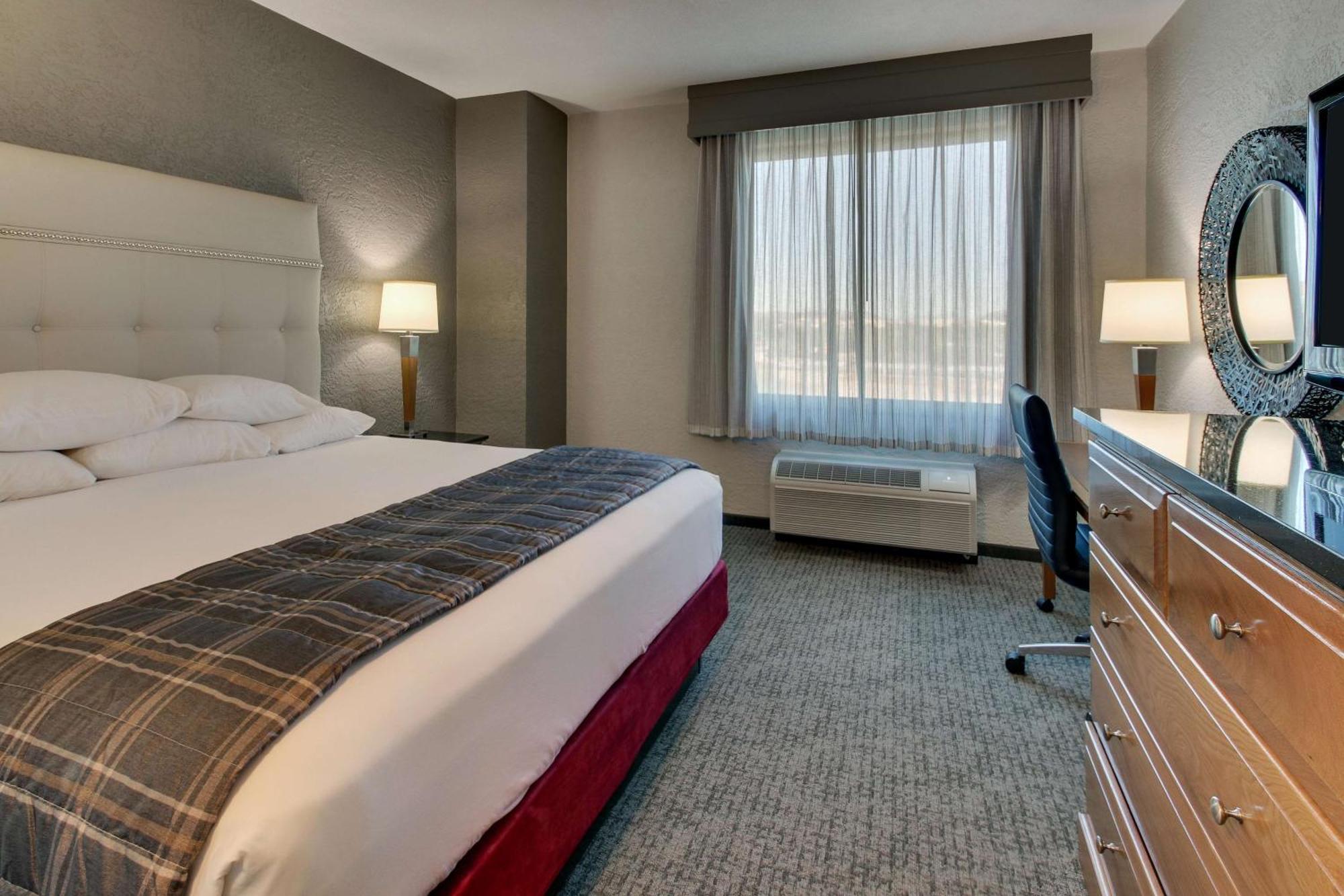 Drury & Happy Valley Hotel 3*