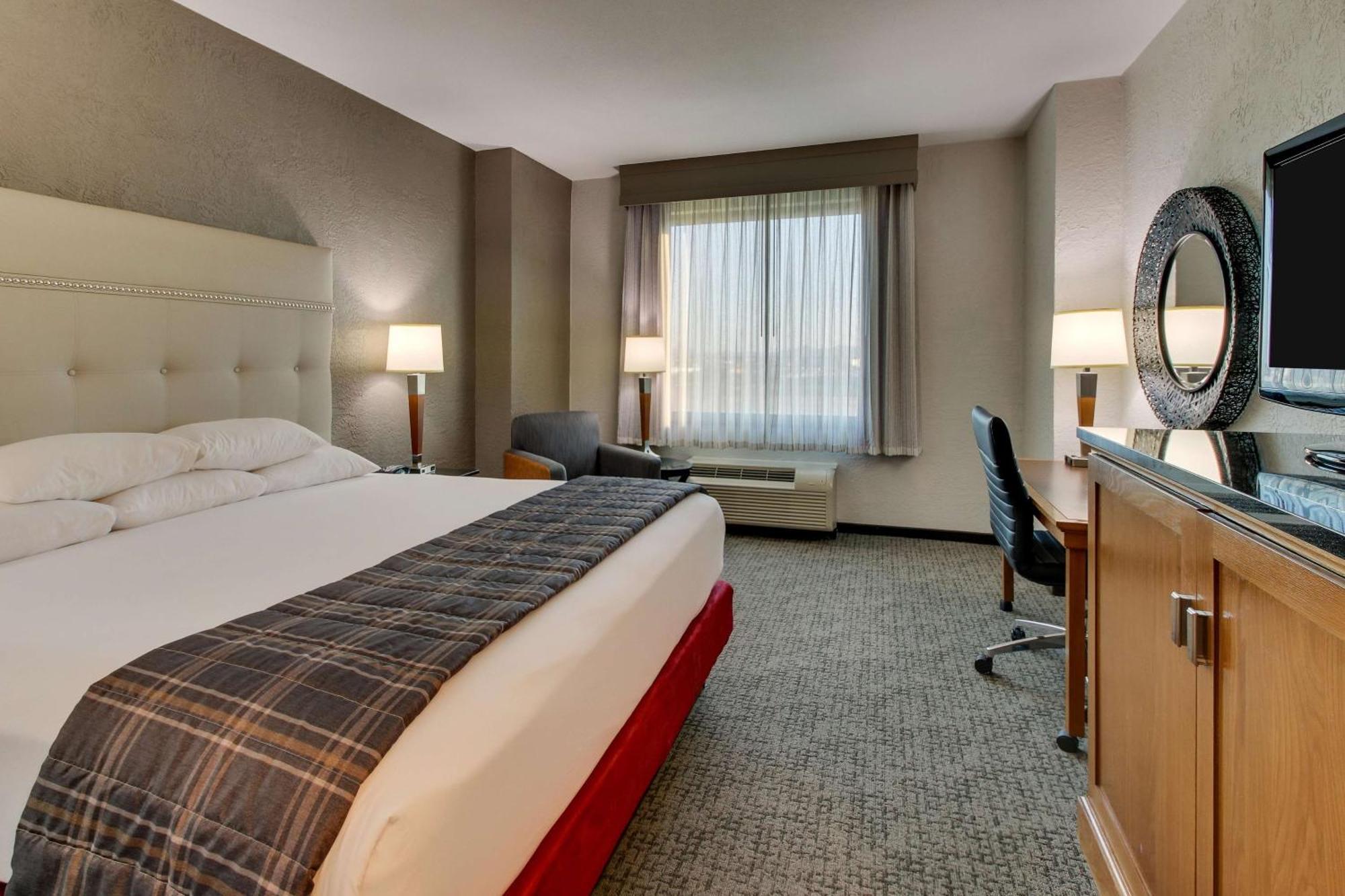 Drury & Happy Valley Hotel 3*