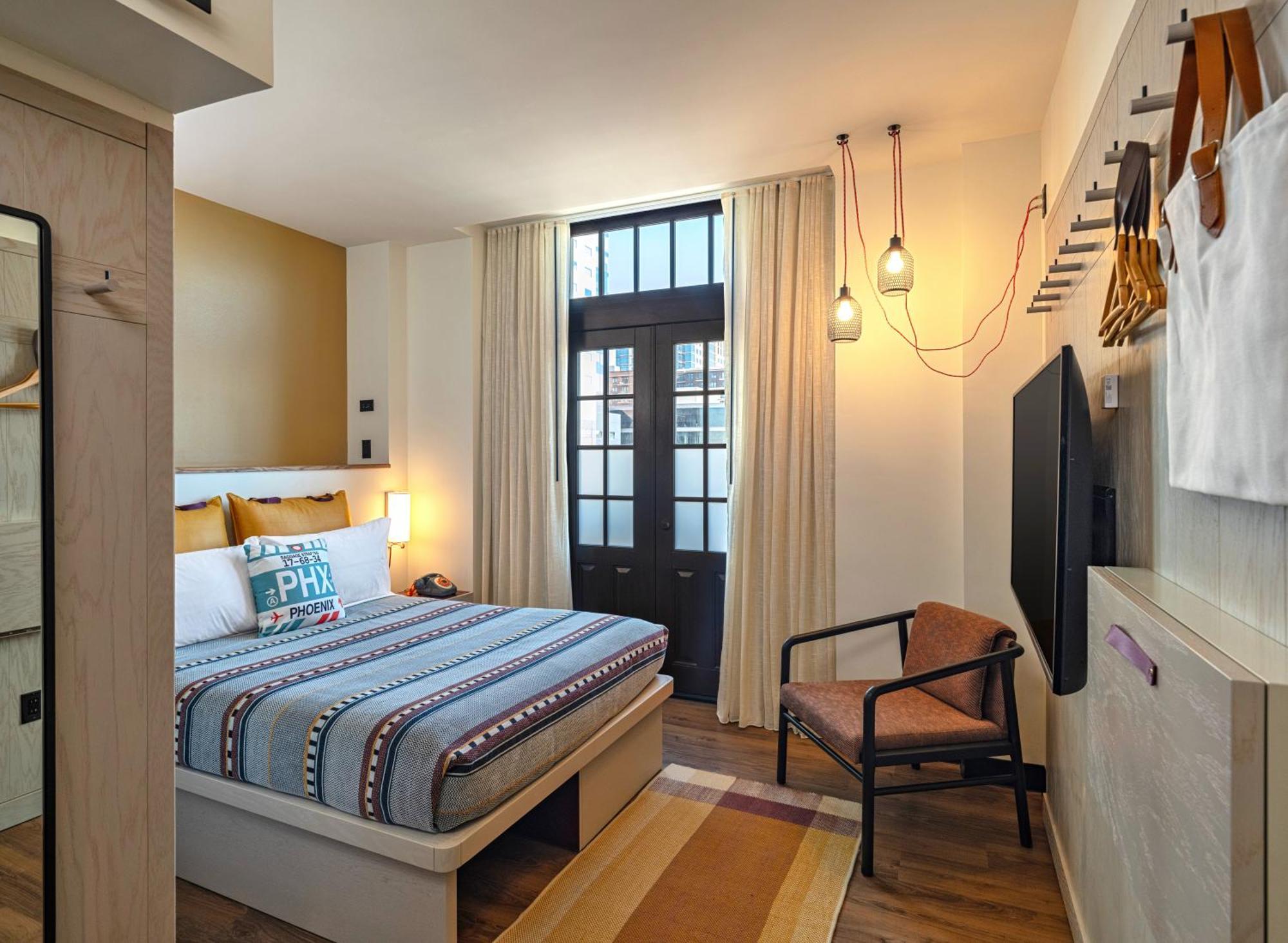 Hotel Moxy Downtown