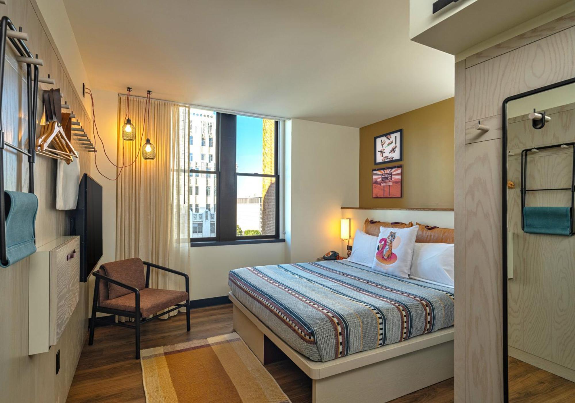 Moxy Downtown Hotel *