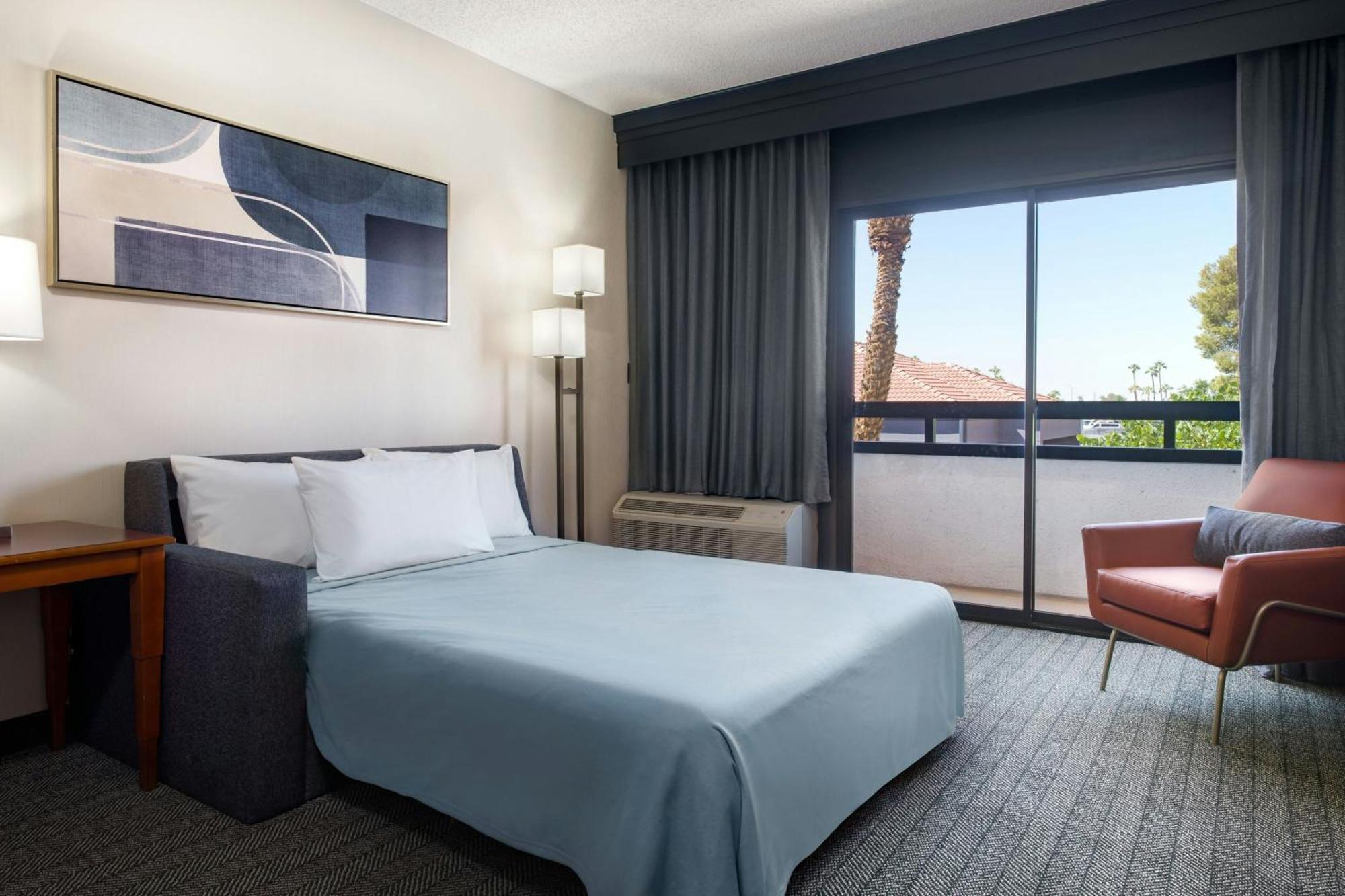 Hotel Courtyard By Marriott Airport