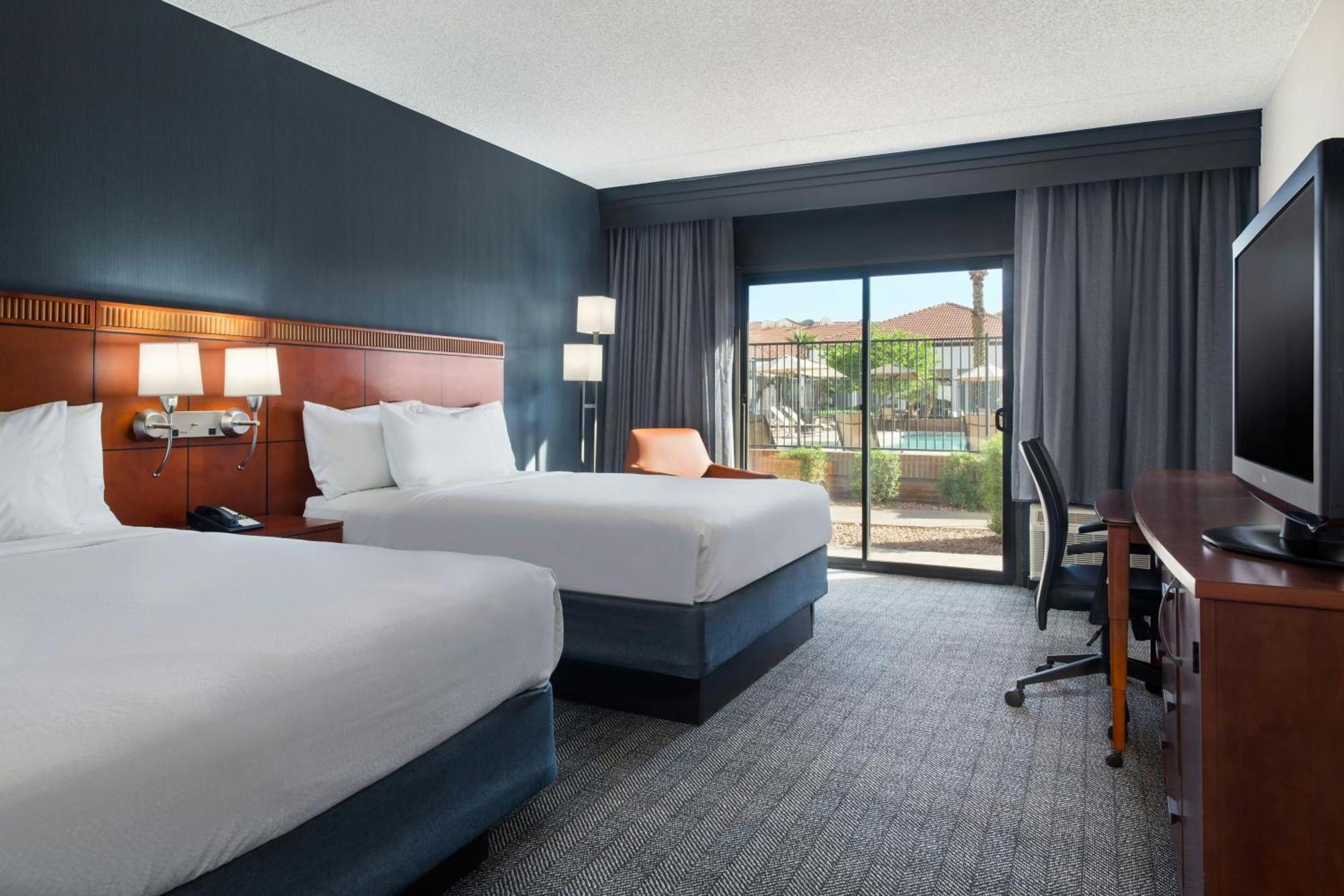 Courtyard By Marriott Airport Hotel 3*