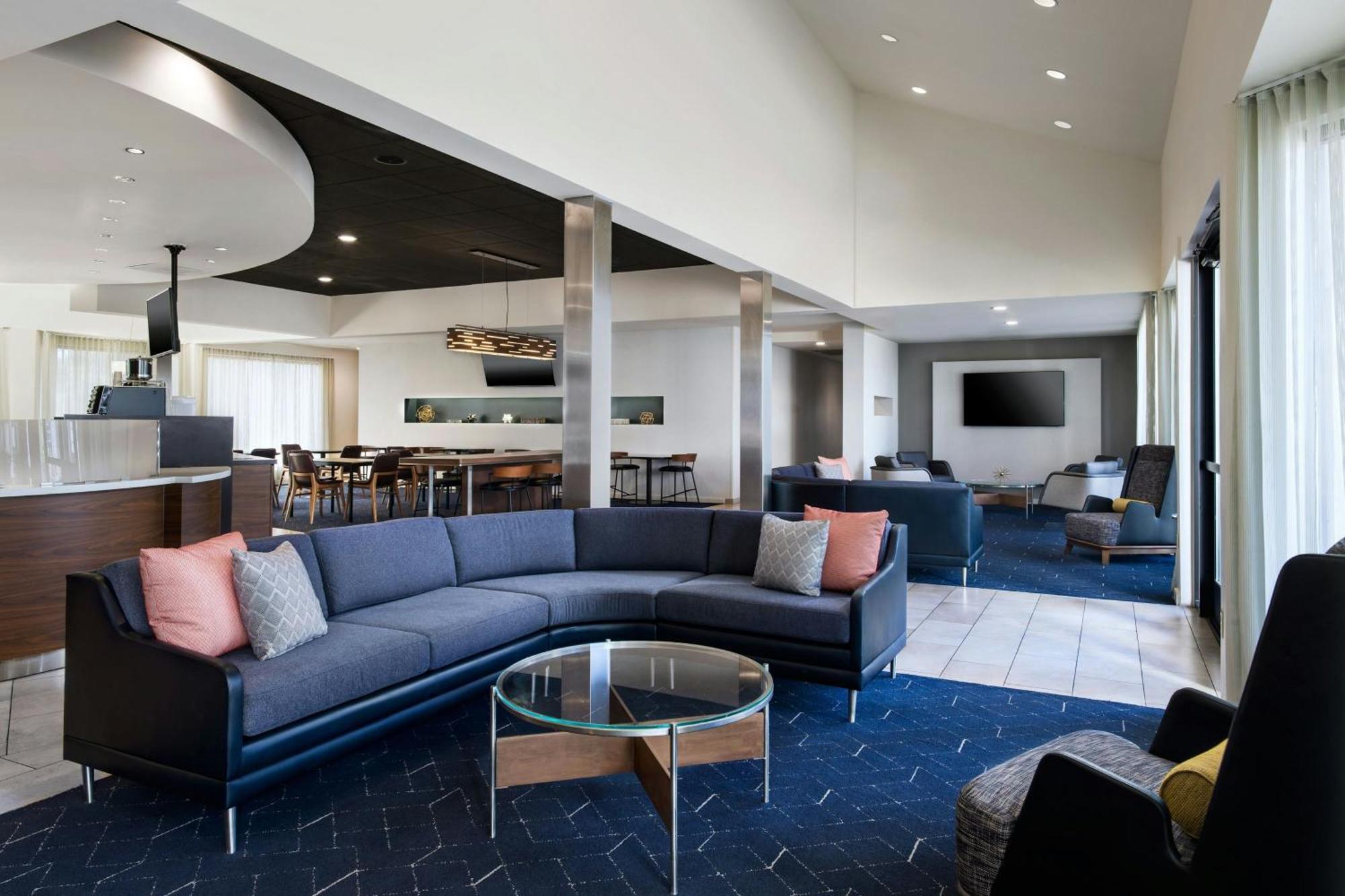 Courtyard By Marriott Airport 3*
