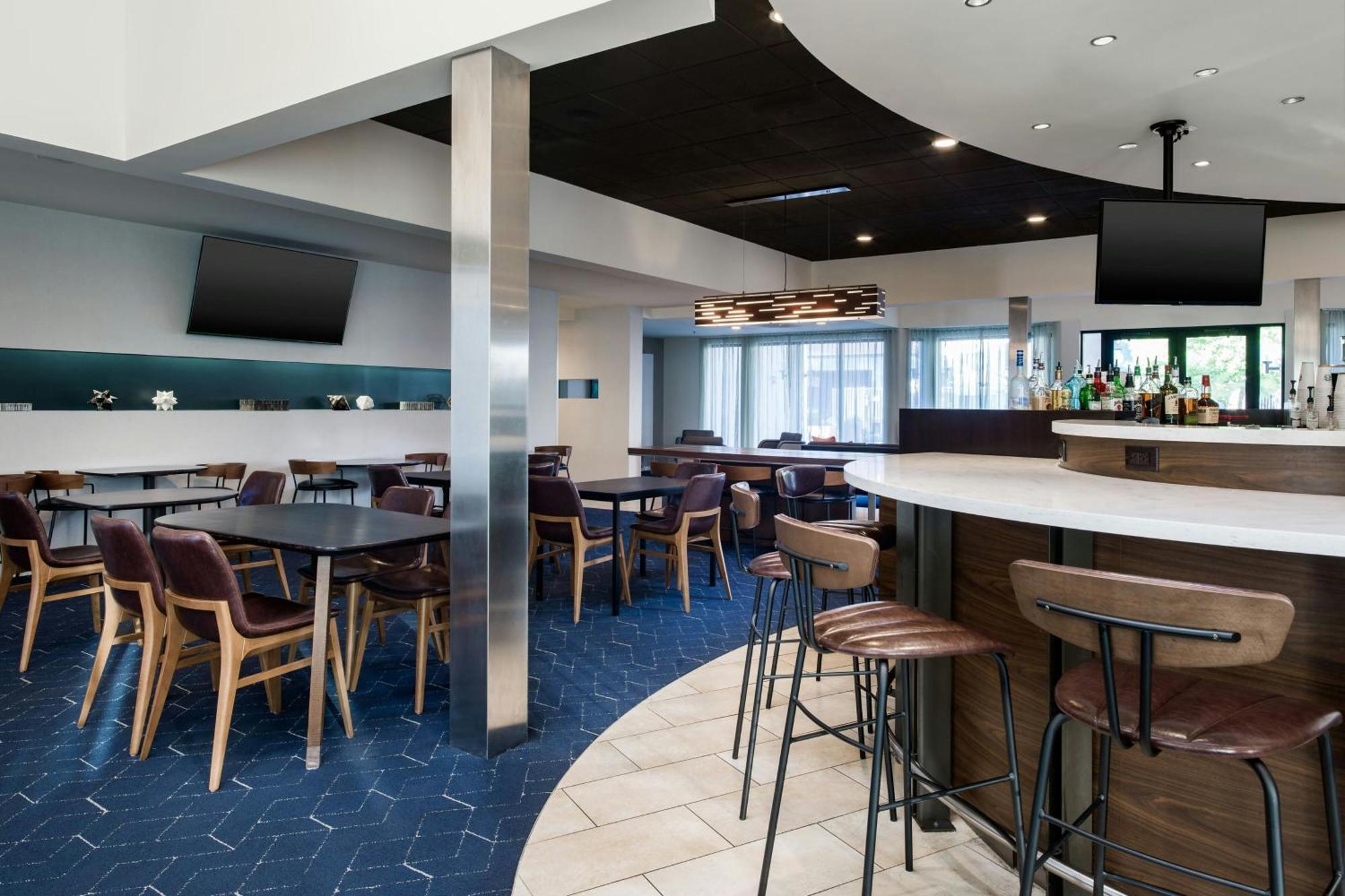 Courtyard By Marriott Airport Phoenix