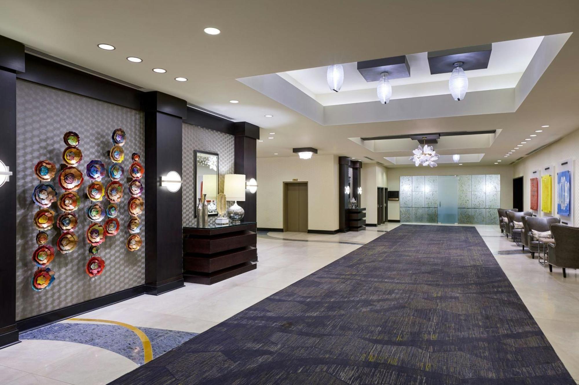Hotel Renaissance Downtown 5*