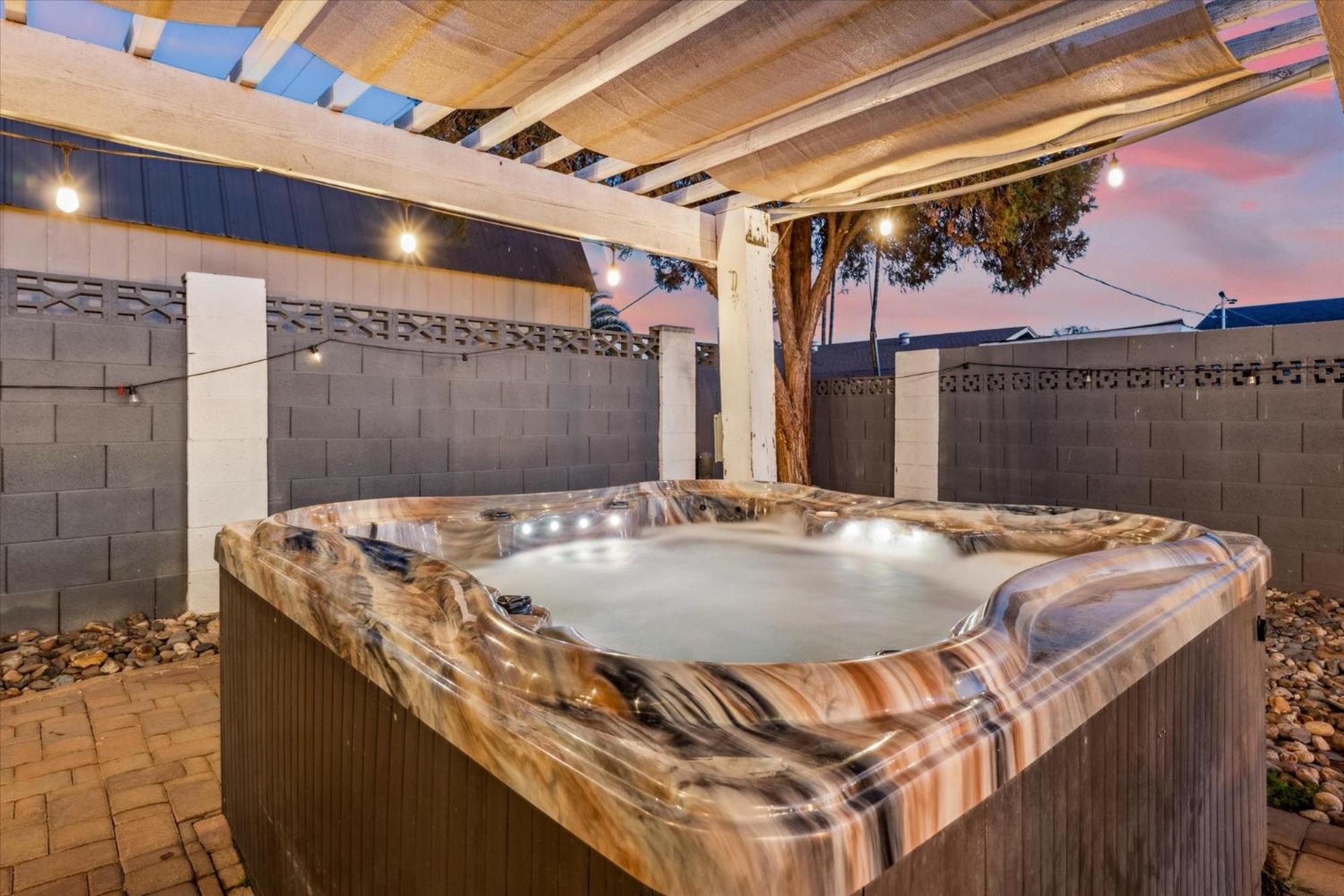 Vacation House! 6br, Free Heated Pool, Arcade & Hot Tub Apartment Phoenix