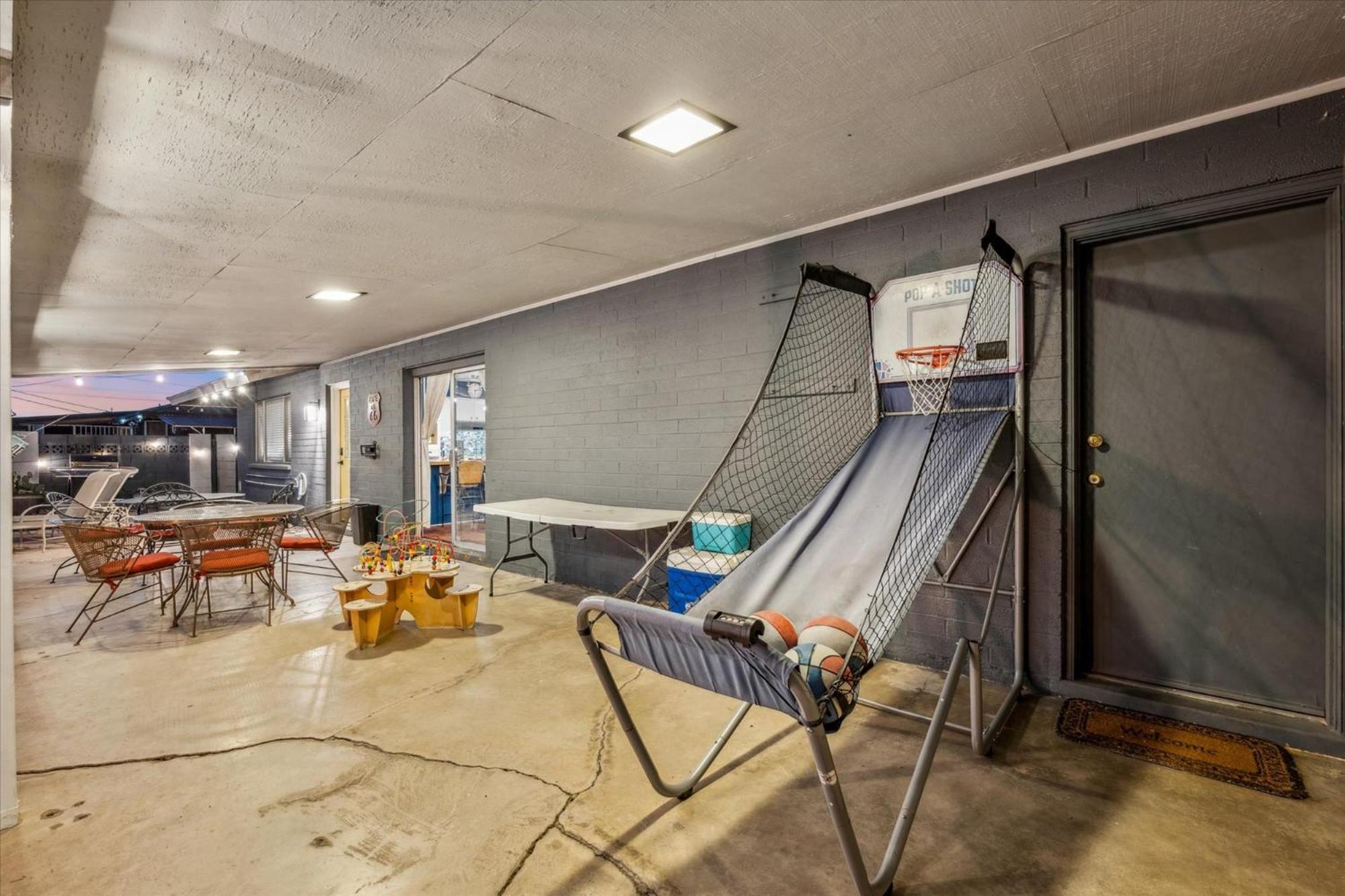 Apartment Vacation House! 6br, Free Heated Pool, Arcade & Hot Tub Phoenix