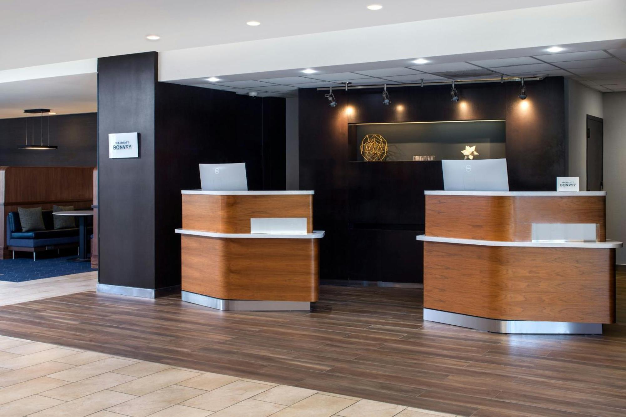 Hotel Courtyard By Marriott Airport 3*