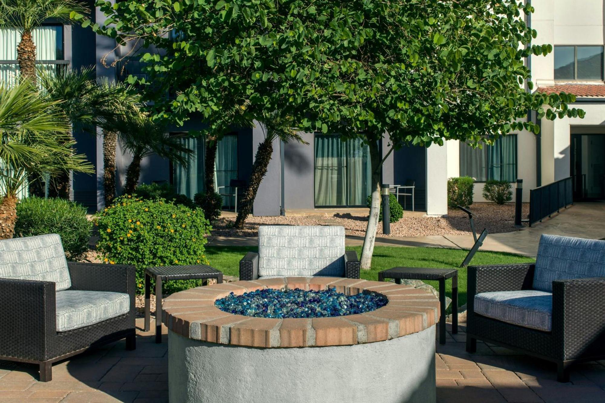 Courtyard By Marriott Airport Hotel Phoenix
