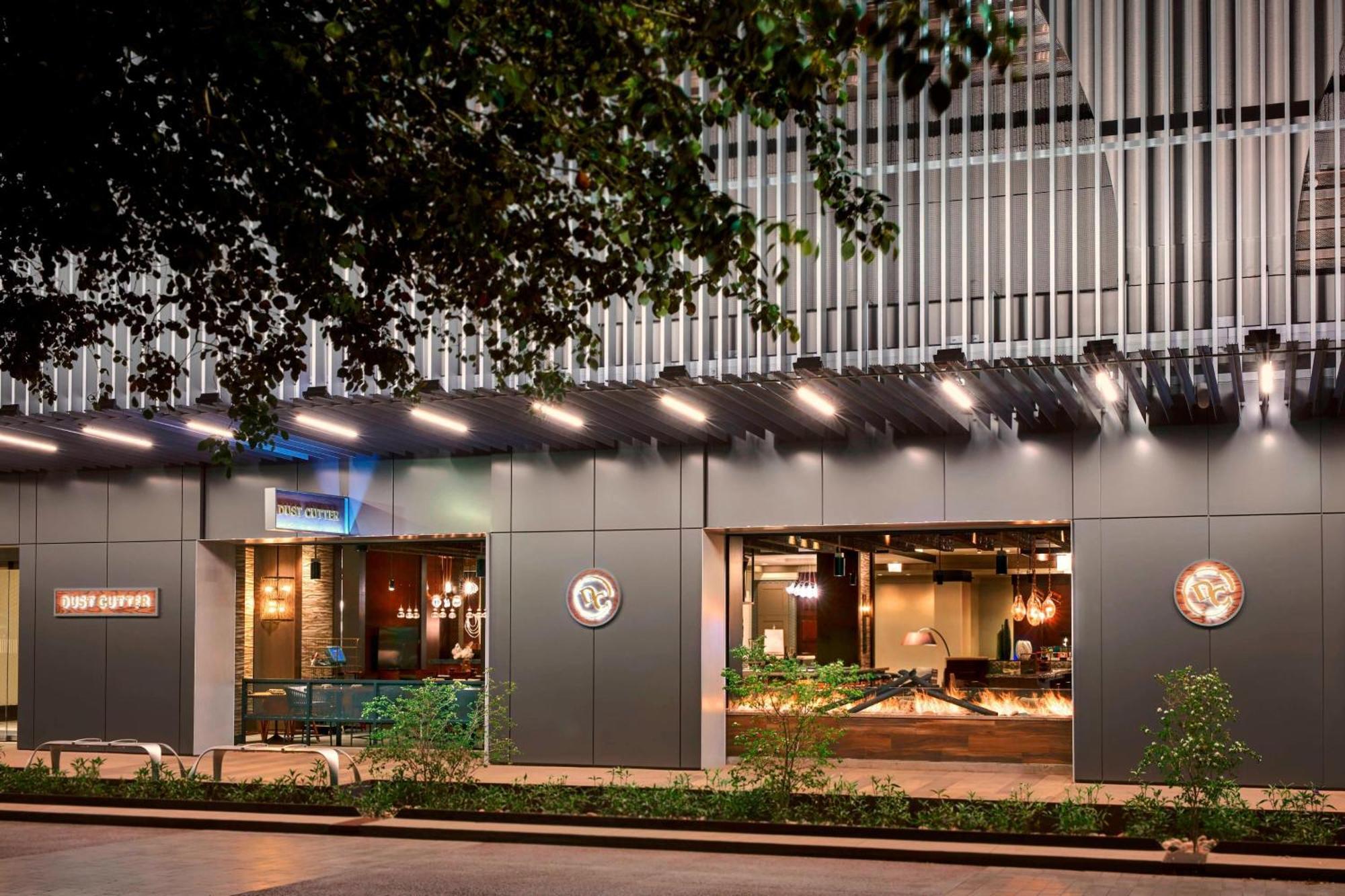 Hotel Renaissance Downtown 5*