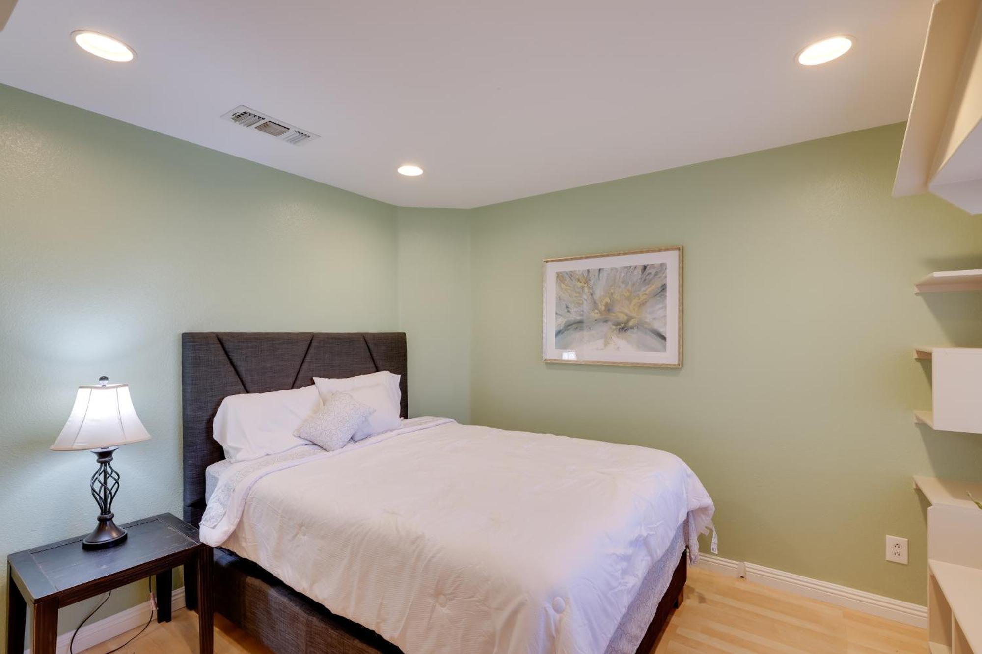 Family-friendly Glendale With Private Yard