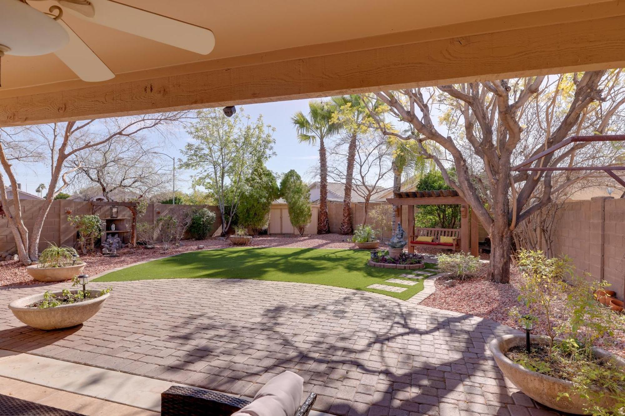 Family-friendly Glendale With Private Yard Holiday home *