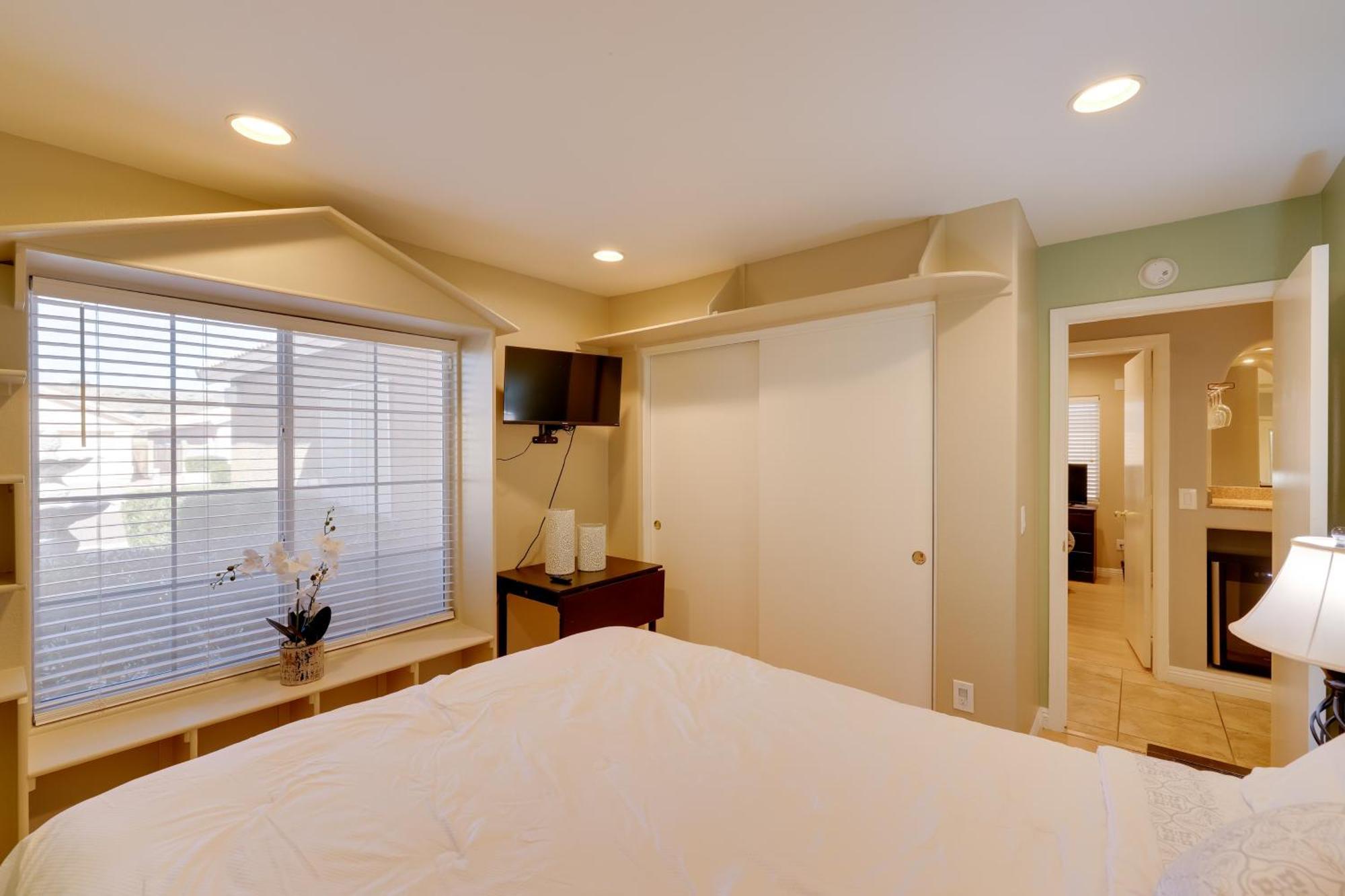 Family-friendly Glendale With Private Yard