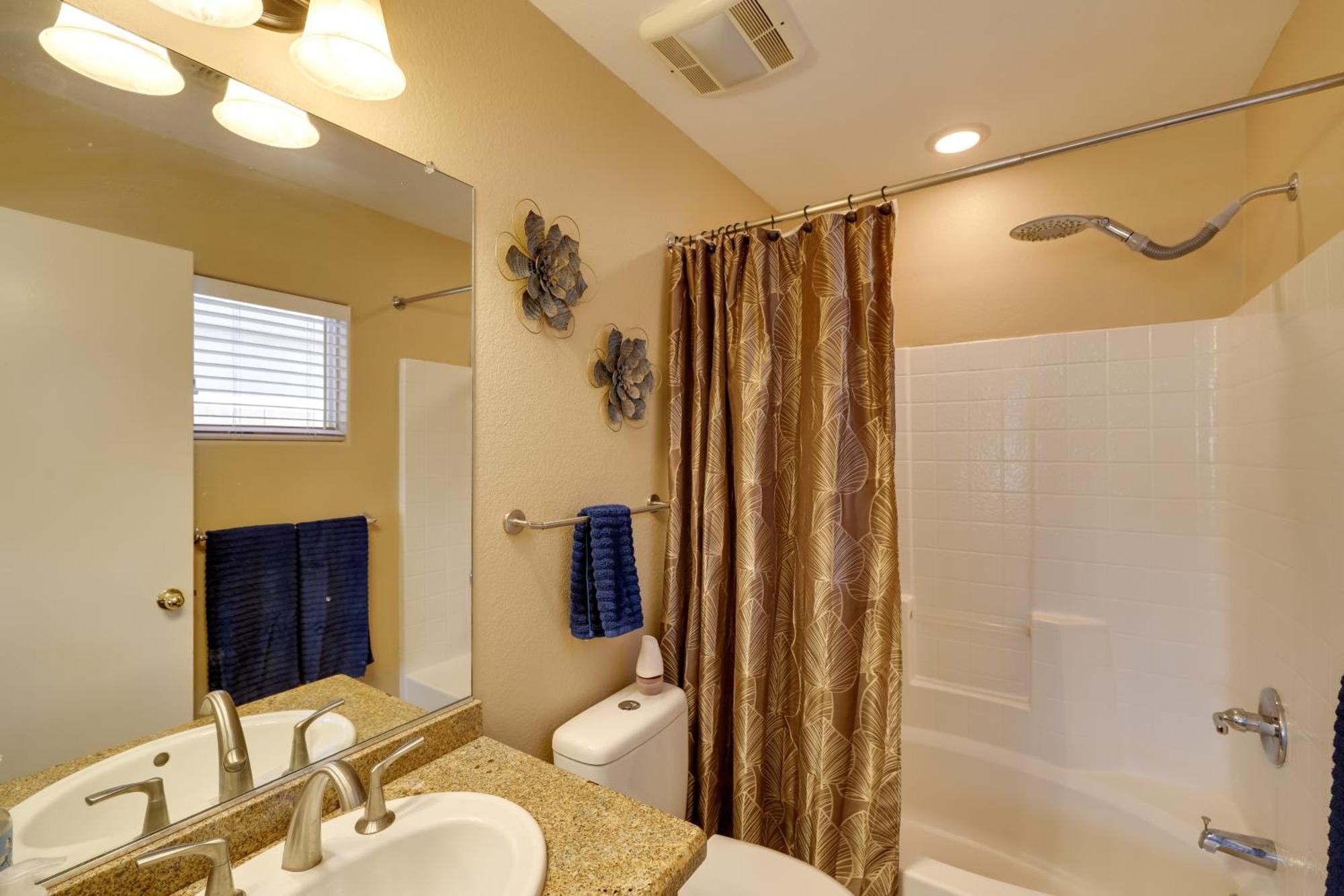 Holiday home Family-friendly Glendale With Private Yard *