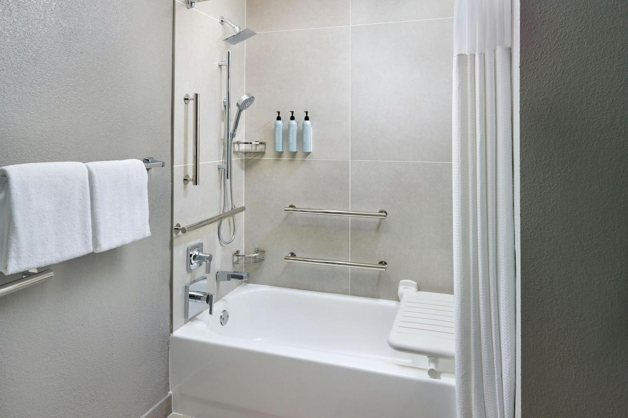 Courtyard By Marriott Airport 3*