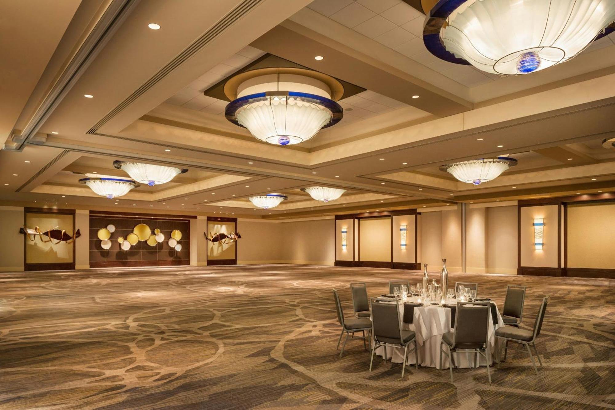Hotel Renaissance Downtown 5*