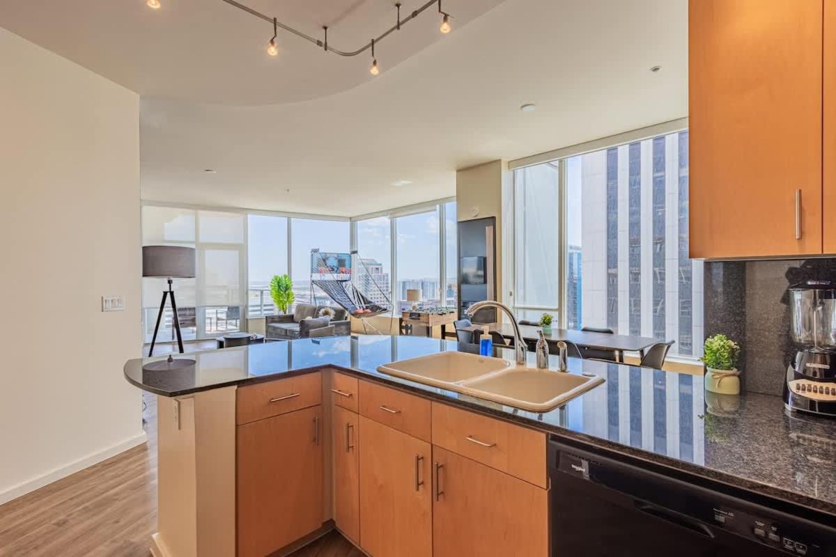 Apartamento Elegant 28th Floor High Rise, Gym, Parking, Pool, Golf