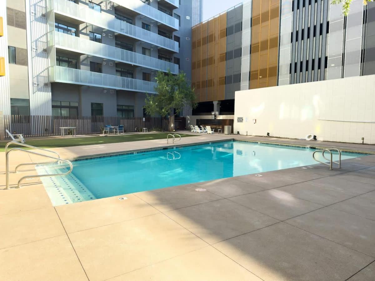 Apartment Centric 2br In Heart Of Dtphx Free Garage Parking *
