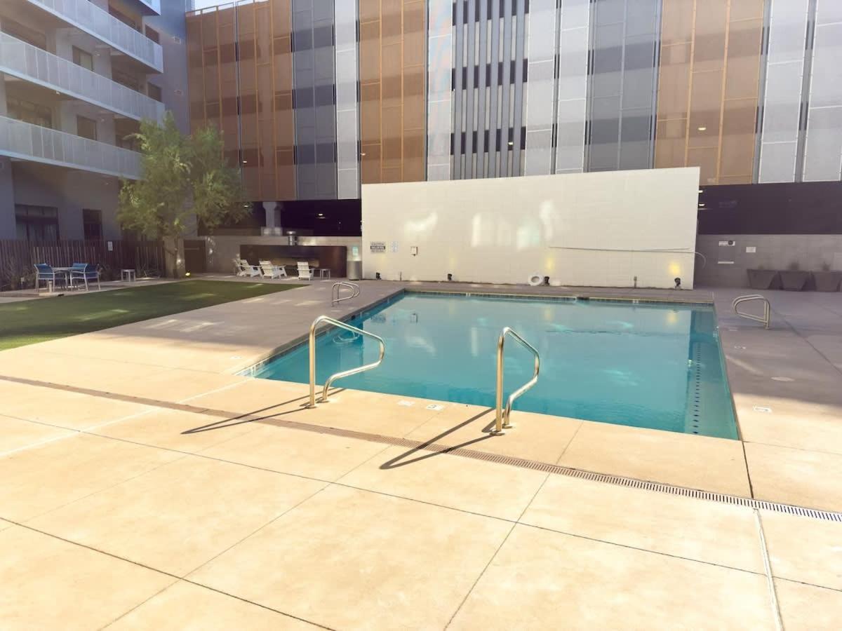 Apartment Centric 2br In Heart Of Dtphx Free Garage Parking *