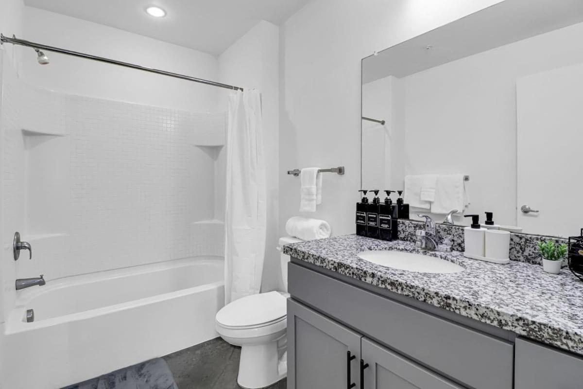 Centric 2br In Heart Of Dtphx Free Garage Parking Apartment Phoenix