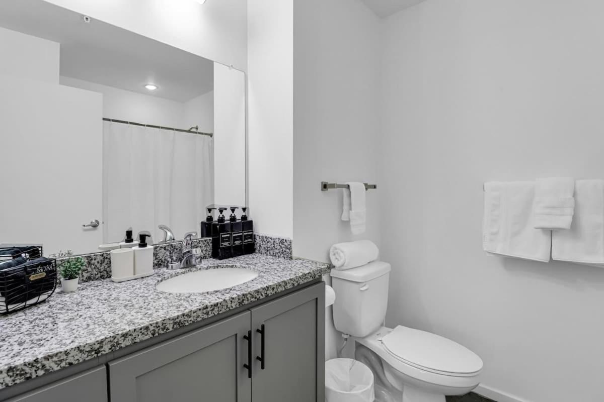 Centric 2br In Heart Of Dtphx Free Garage Parking Apartment Phoenix