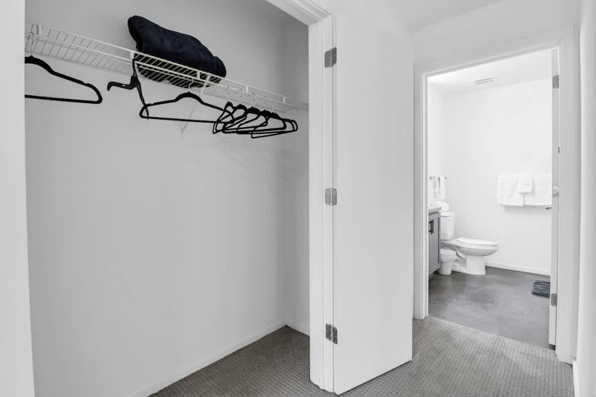 Centric 2br In Heart Of Dtphx Free Garage Parking Apartment *
