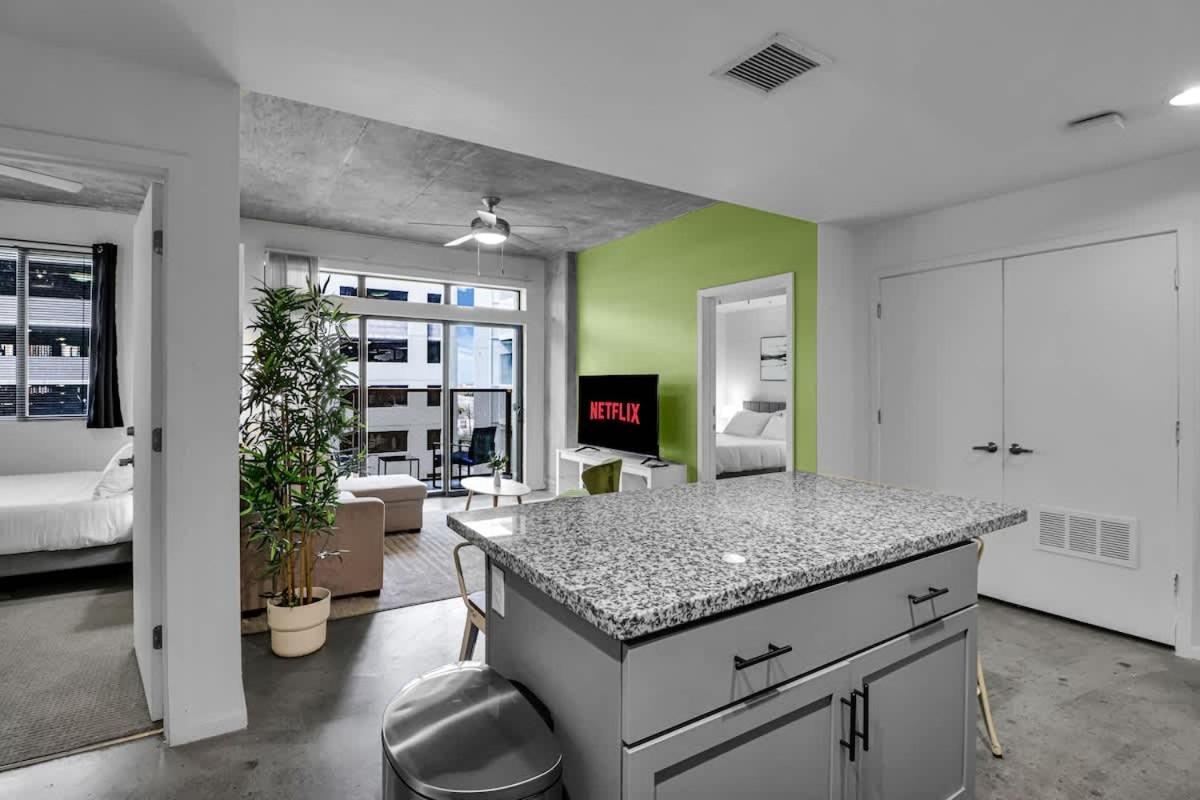 Centric 2br In Heart Of Dtphx Free Garage Parking