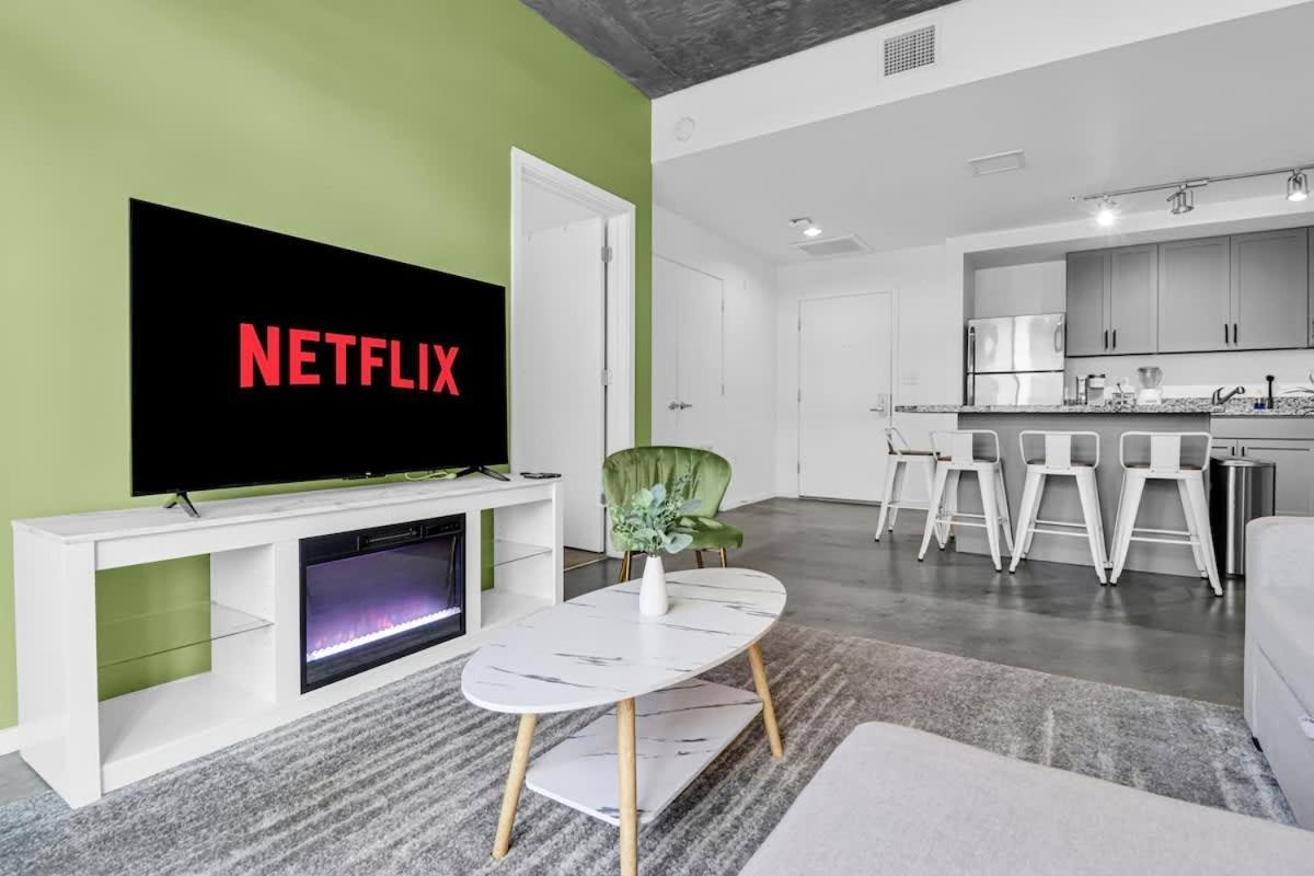 Apartment Centric 2br In Heart Of Dtphx Free Garage Parking *