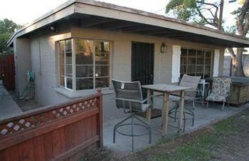 Guest house Zenyard
