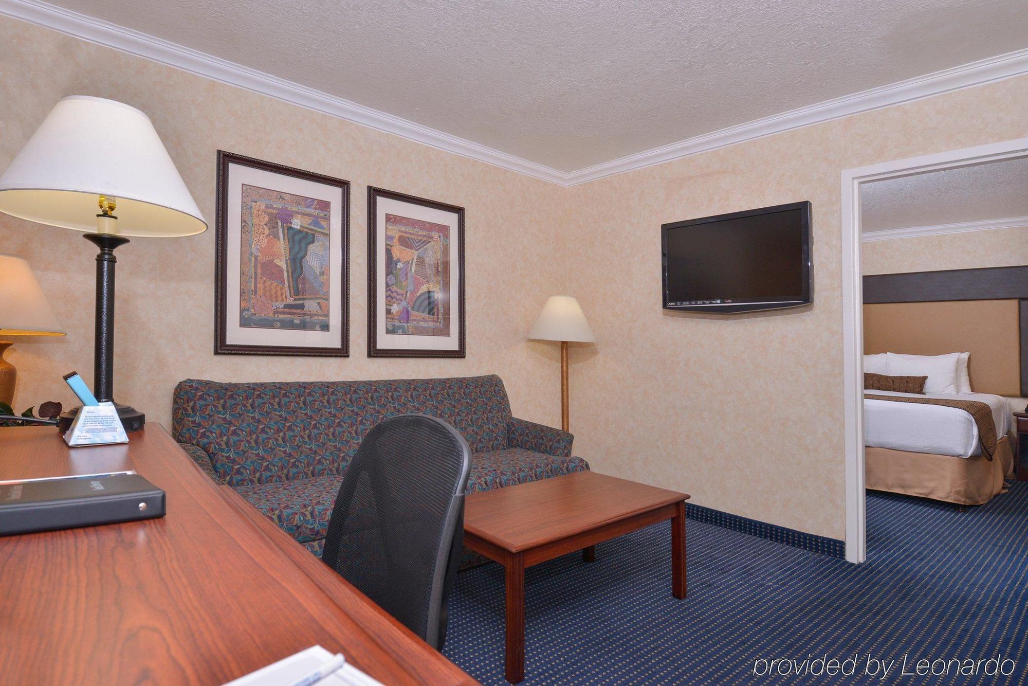 Western Innsuites & Hotel Phoenix