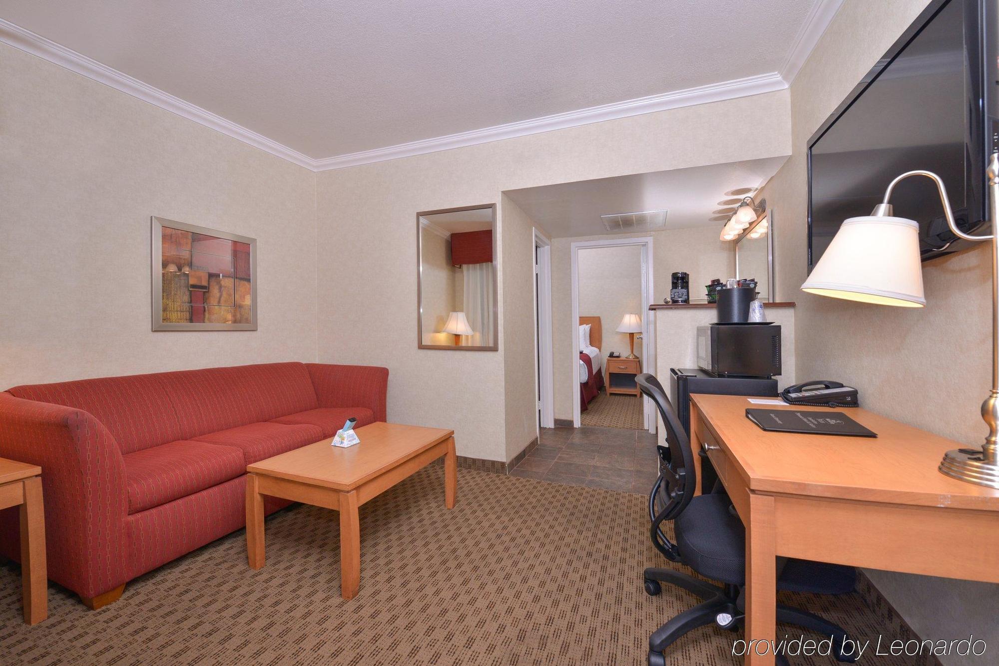 Hotel Western Innsuites & Phoenix