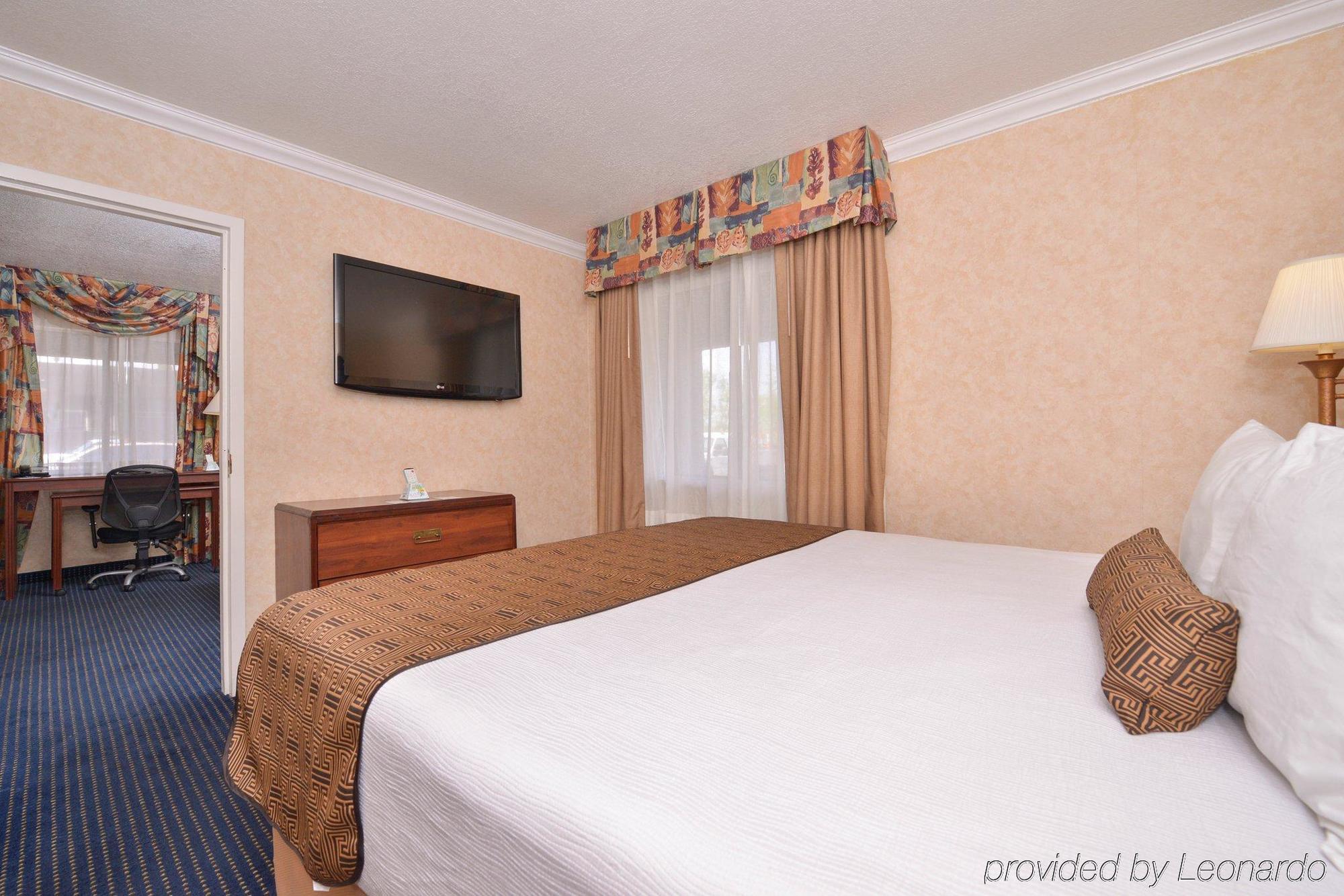Hotel Western Innsuites & 3*