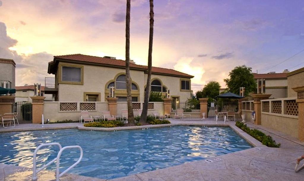 Private Corner Of -- ½ Mile Walk To Nature Trails At N. Mtn. Preserve! Casa de férias *