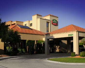 Courtyard By Marriott Airport Hotel