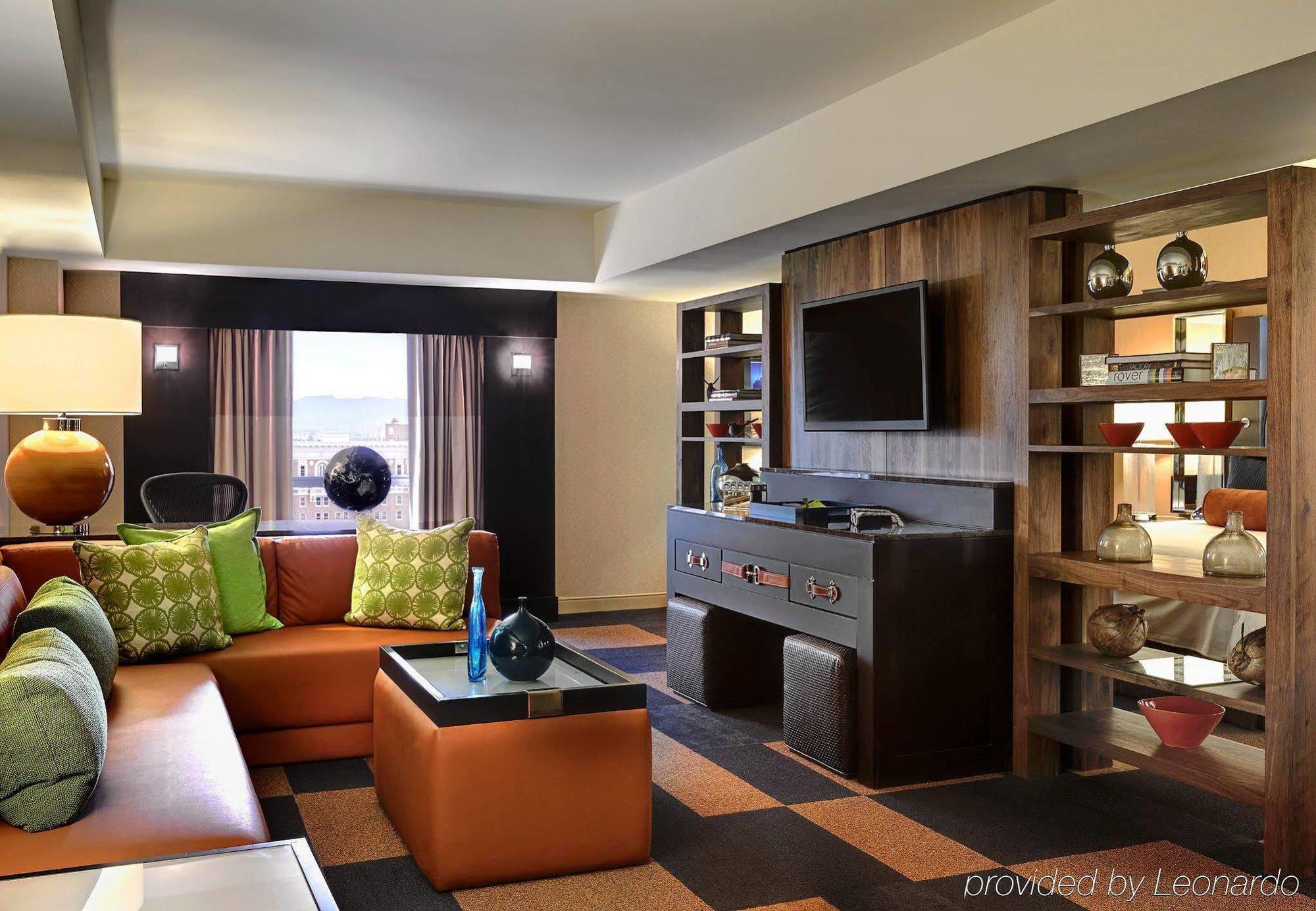 Hotel Renaissance Downtown 5*