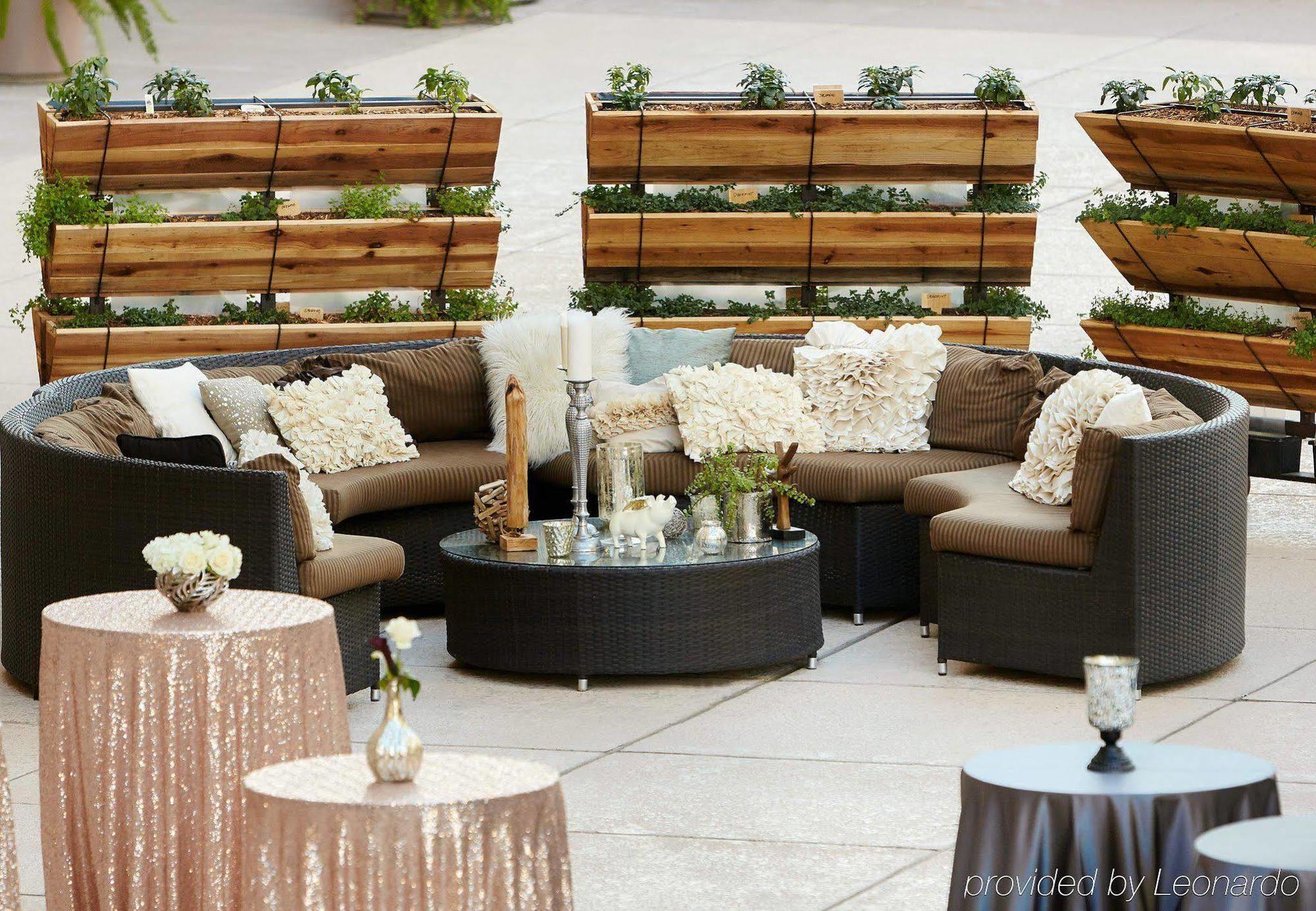 Hotel Renaissance Downtown 5*