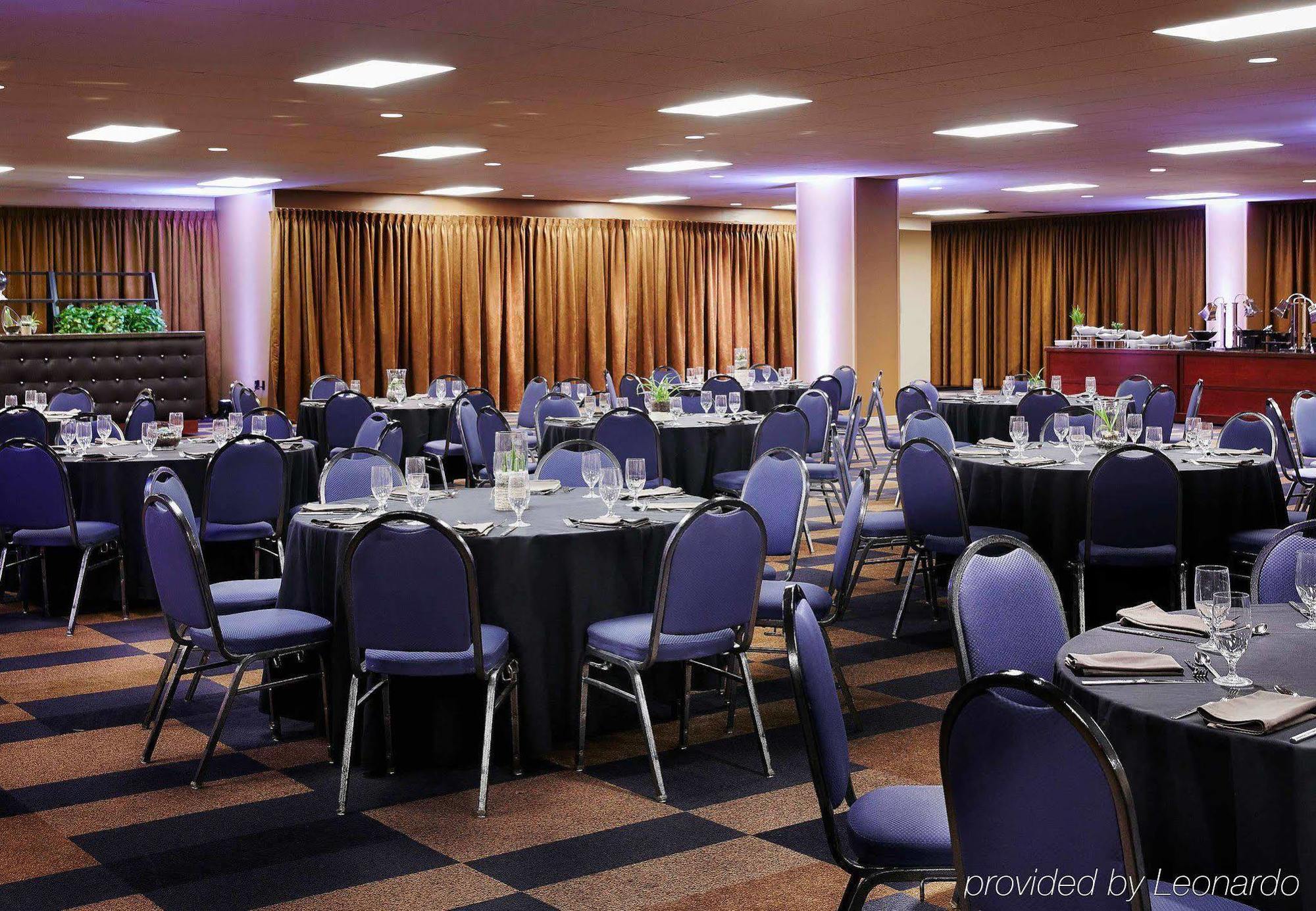 Hotel Renaissance Downtown 5*