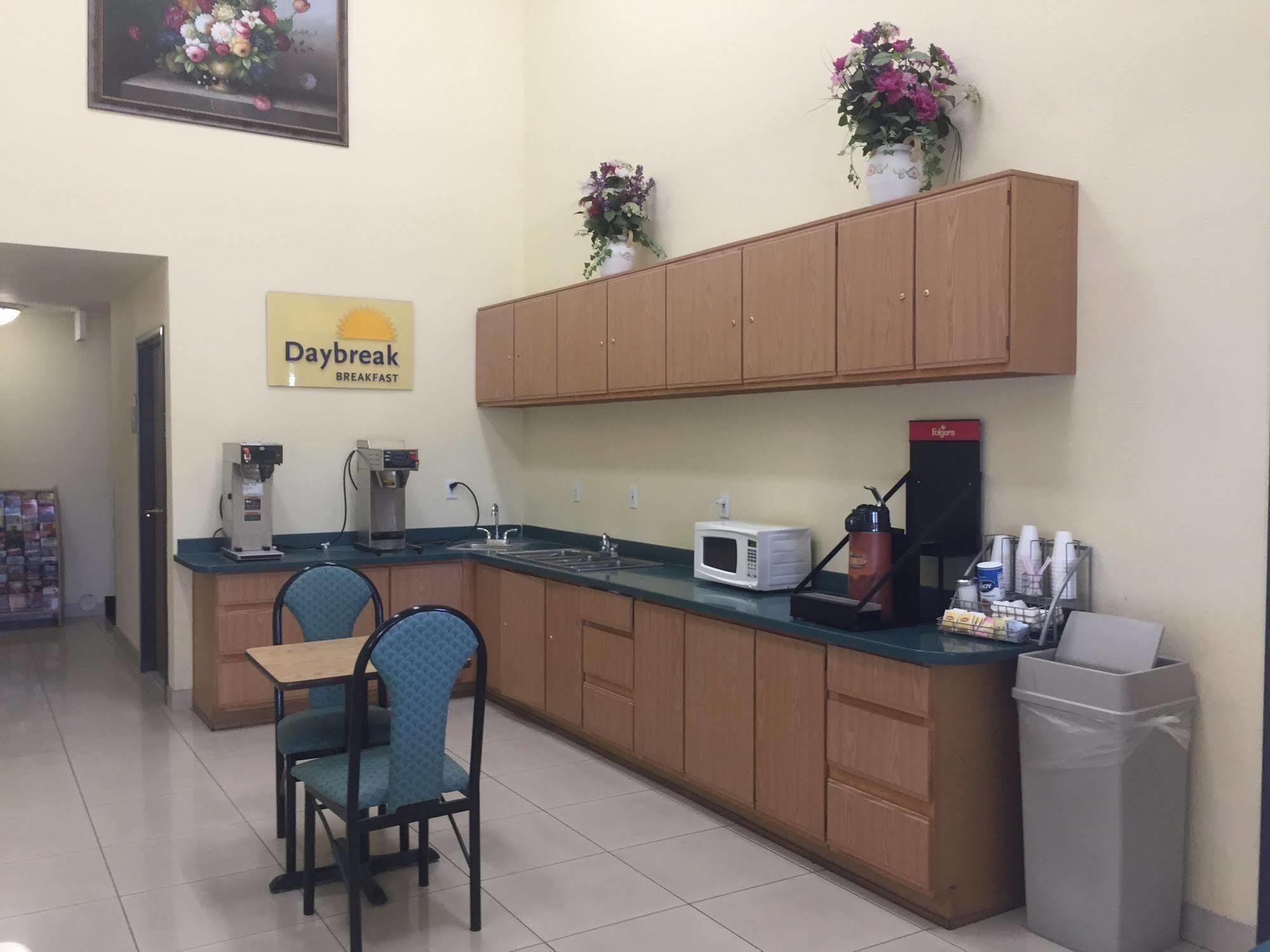 Hotel Days By Wyndham North 3*