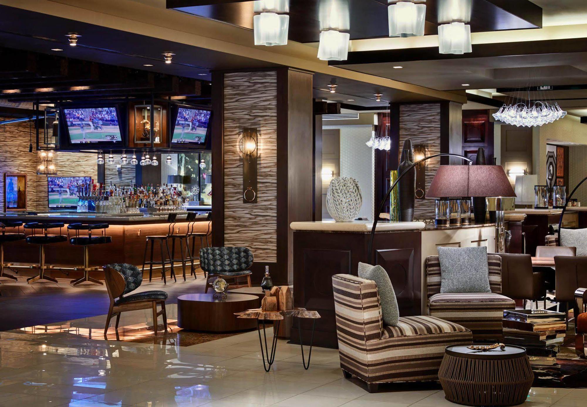 Renaissance Downtown Hotel 5*