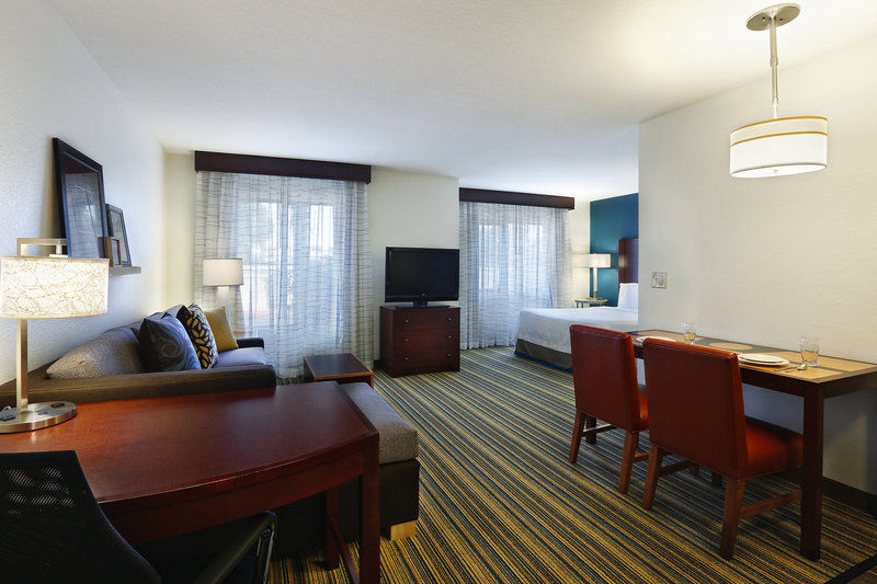Residence Inn Phoenix Hotel 3*