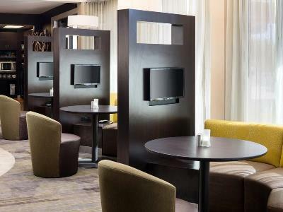 Courtyard By Marriott Airport Hotel