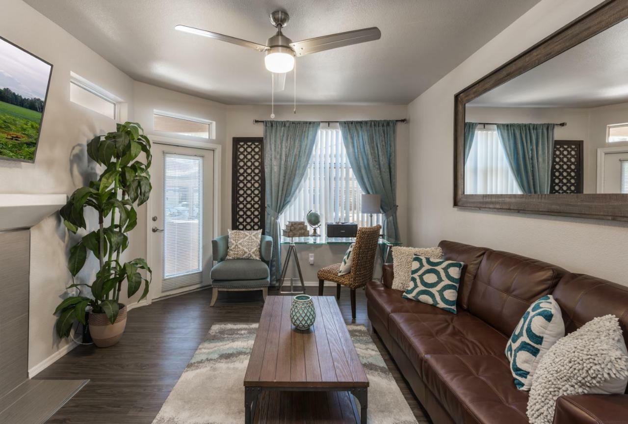 Tpc Golf, Shopping & Dining 3 Miles With Parking -1005 * Phoenix